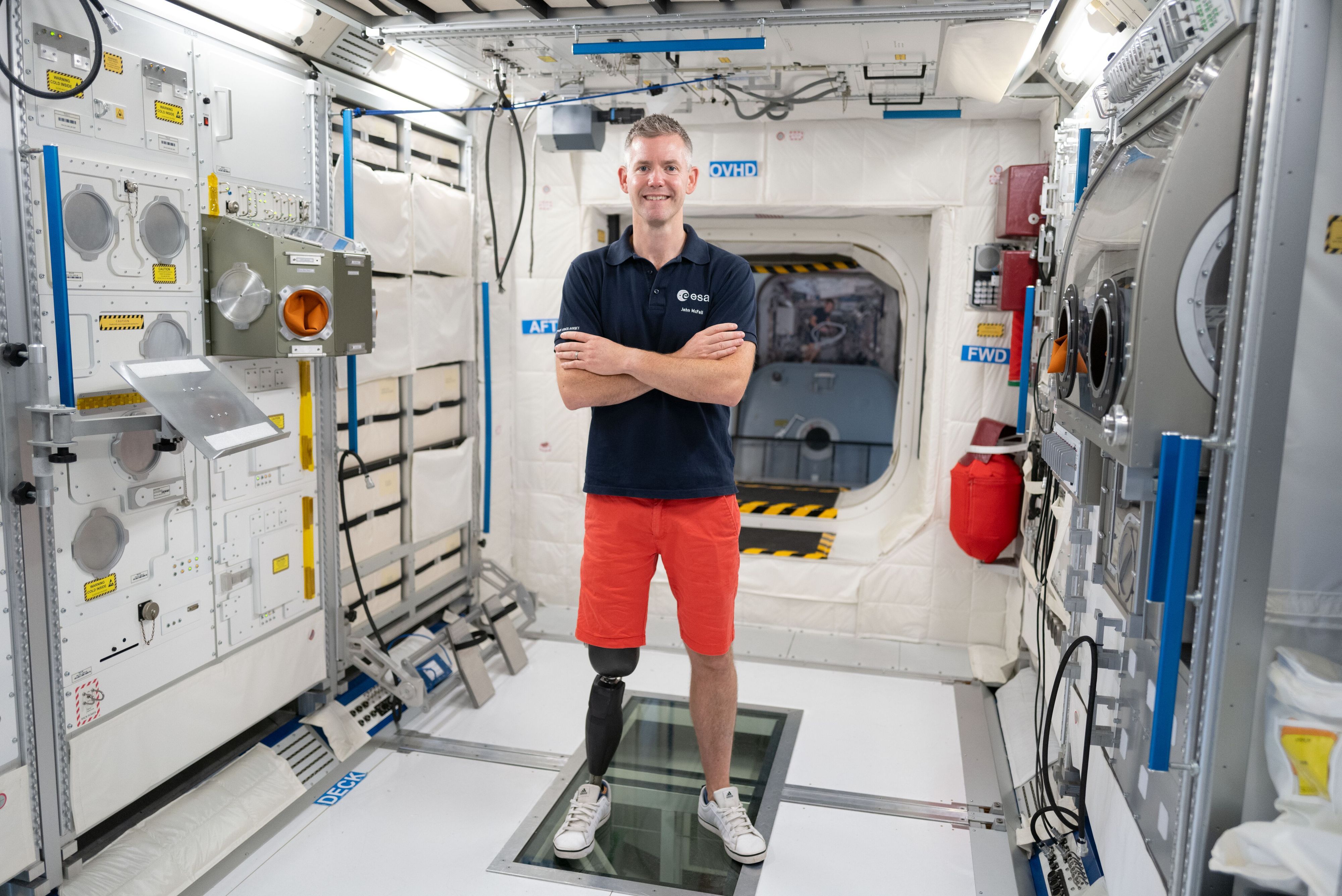 John McFall, Astronaut mit Beinprothese in Raumstation