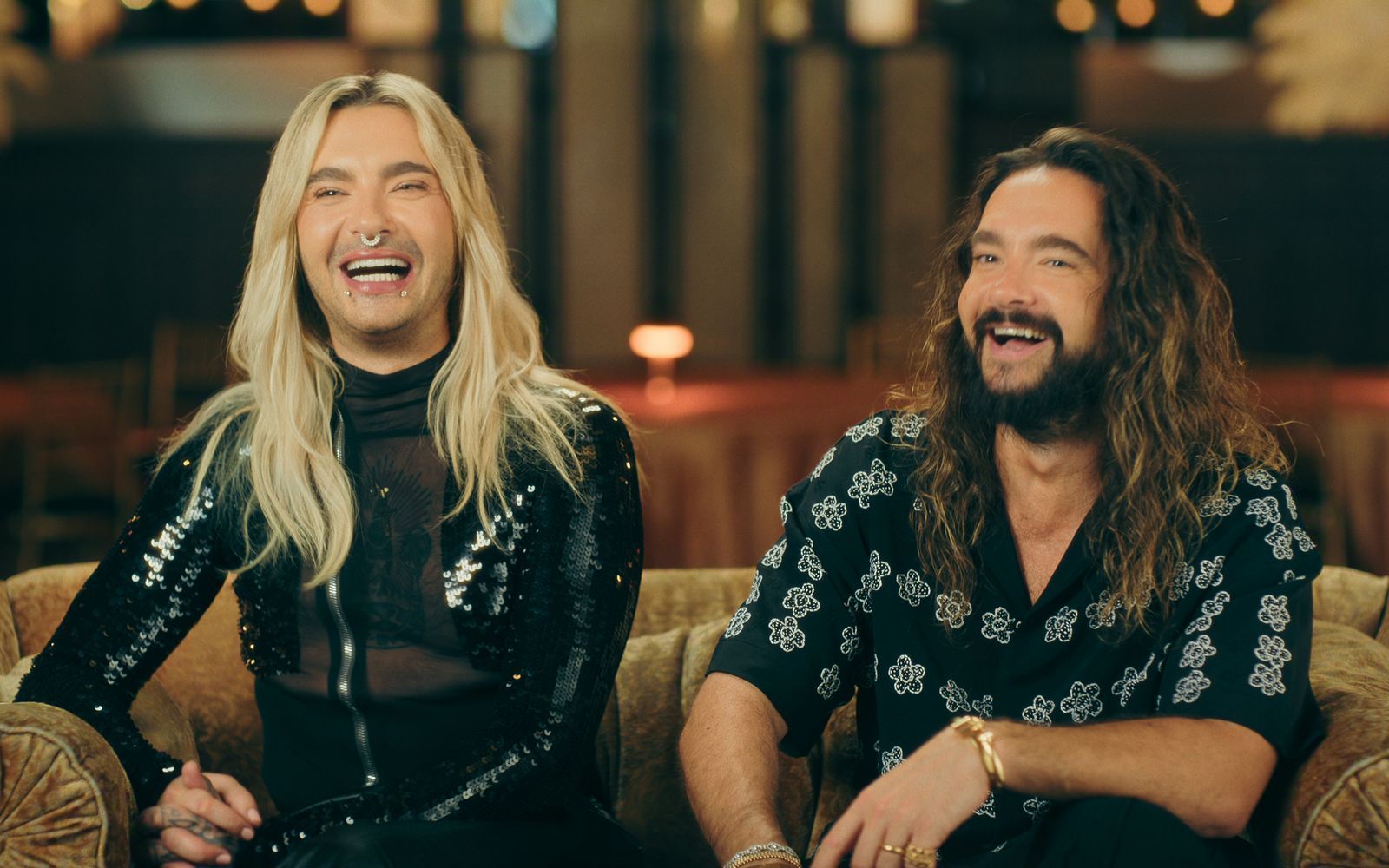 Bill Kaulitz (links) und sein Bruder Tom gewähren in der dritten Staffel von „Kaulitz & Kaulitz“ wieder Einblicke in ihr Privatleben. (Bild: Netflix)