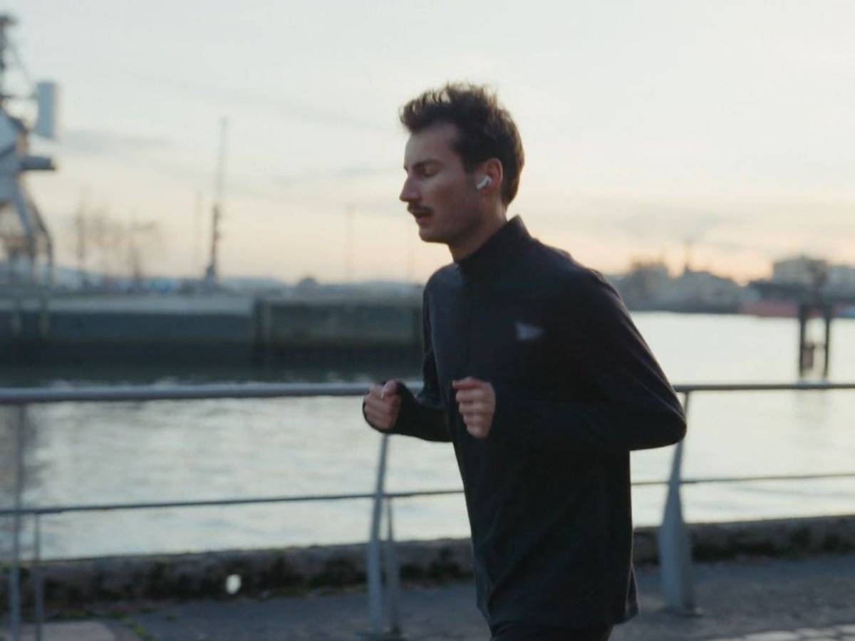 Auch ARD-Reporter Alex Baur wagt den Selbstversuch. Er will seinen ersten Marathon in einer Zeit von 3:30 Stunden laufen. (Bild: SWR)