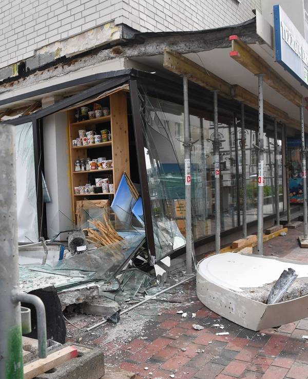 Beton-Vordach in Westerland auf Sylt stürzt ab