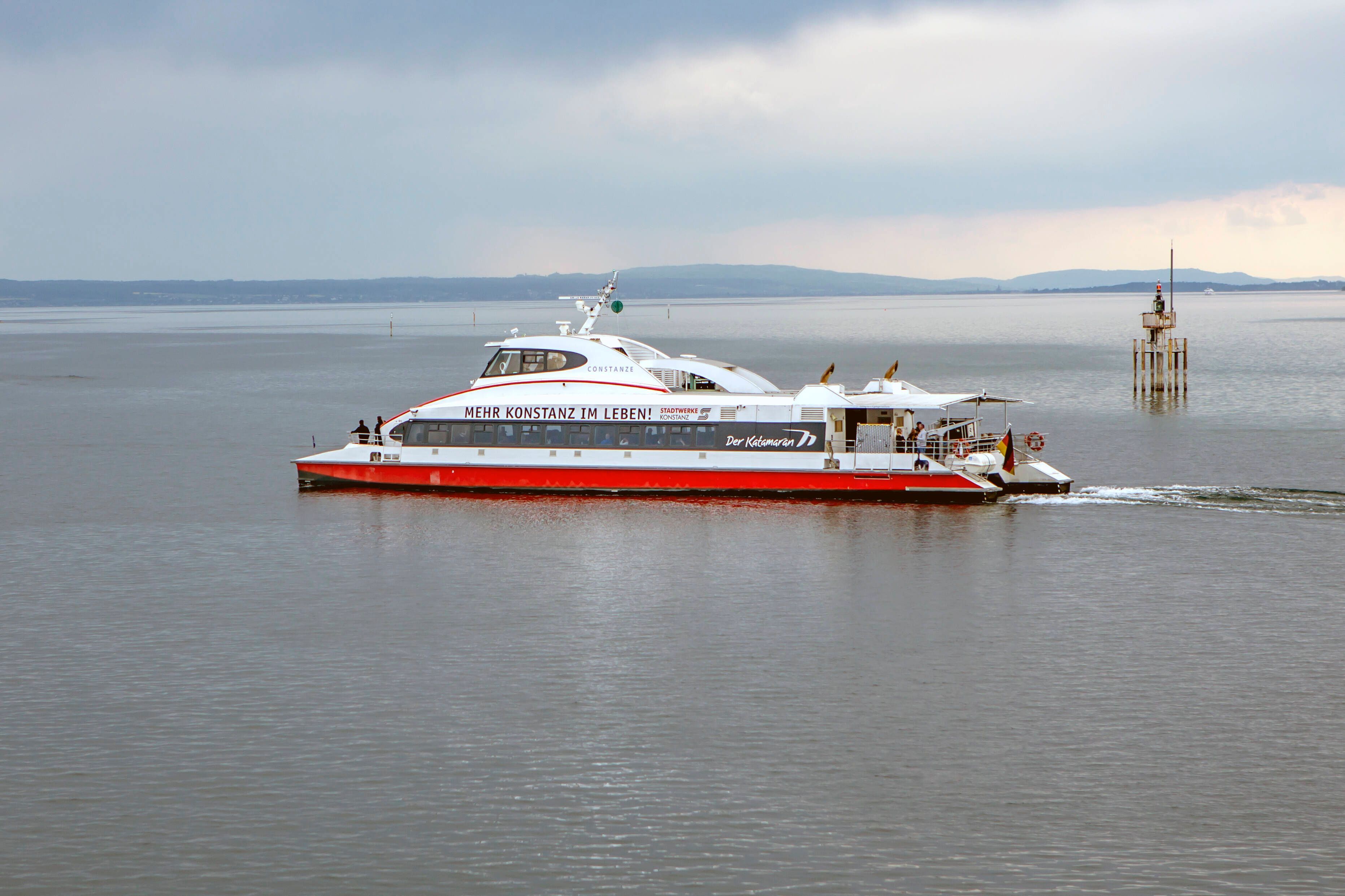 Katamaran auf dem Wasser