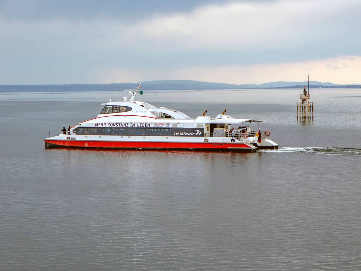 Katamaran auf dem Wasser