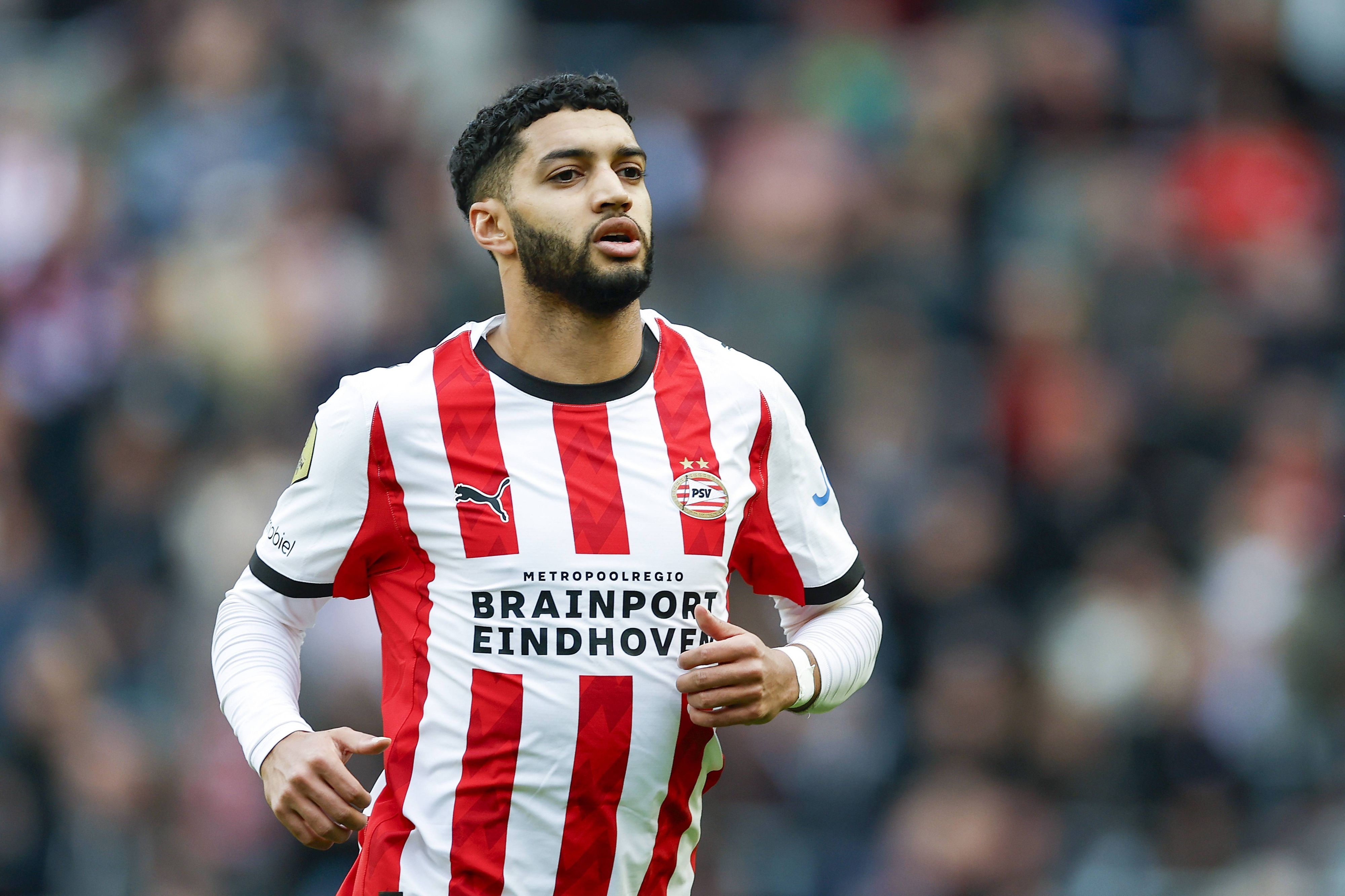 Ismael Saibari im Trikot der PSV Eindhoven auf dem Platz.