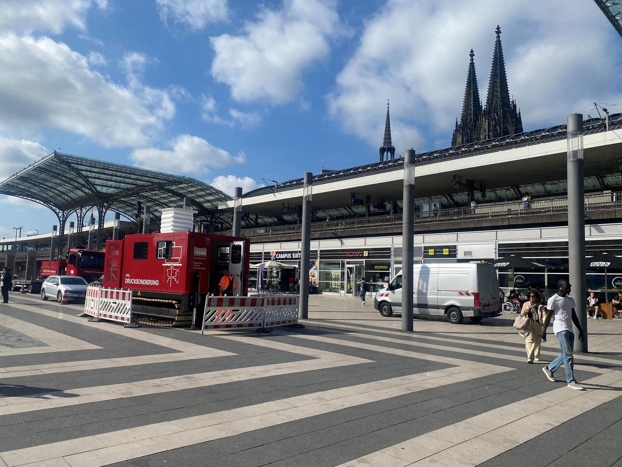 Der Bahnhofsvorplatz am Breslauer Platz