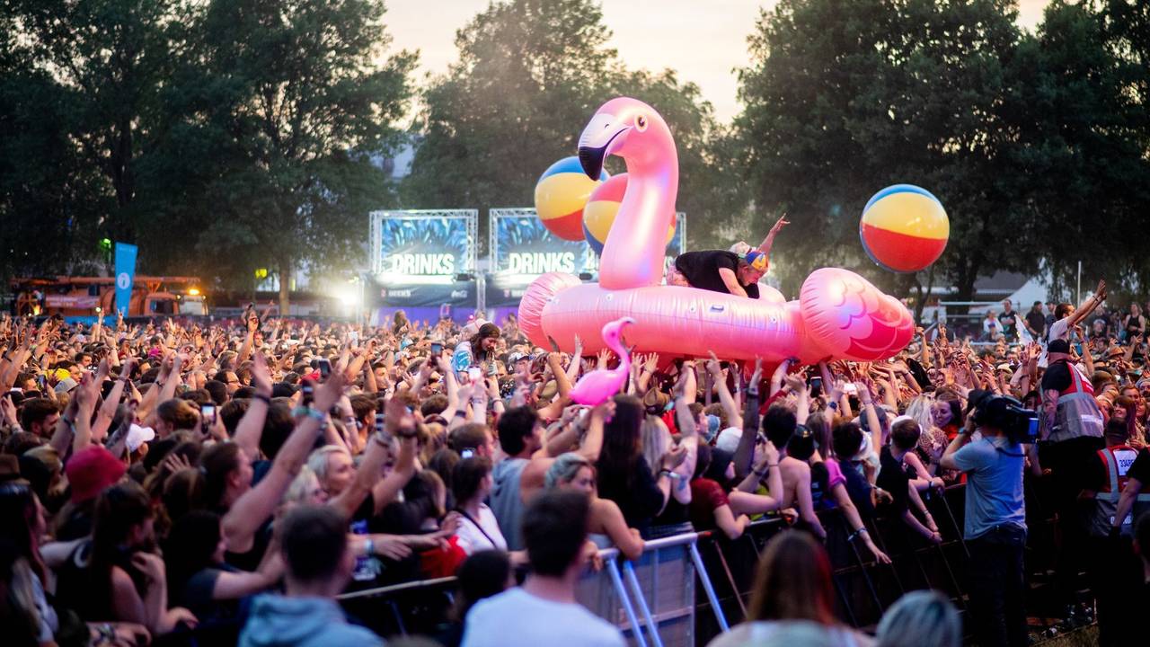 Festivalbesucher feiern beim Hurricane Festival