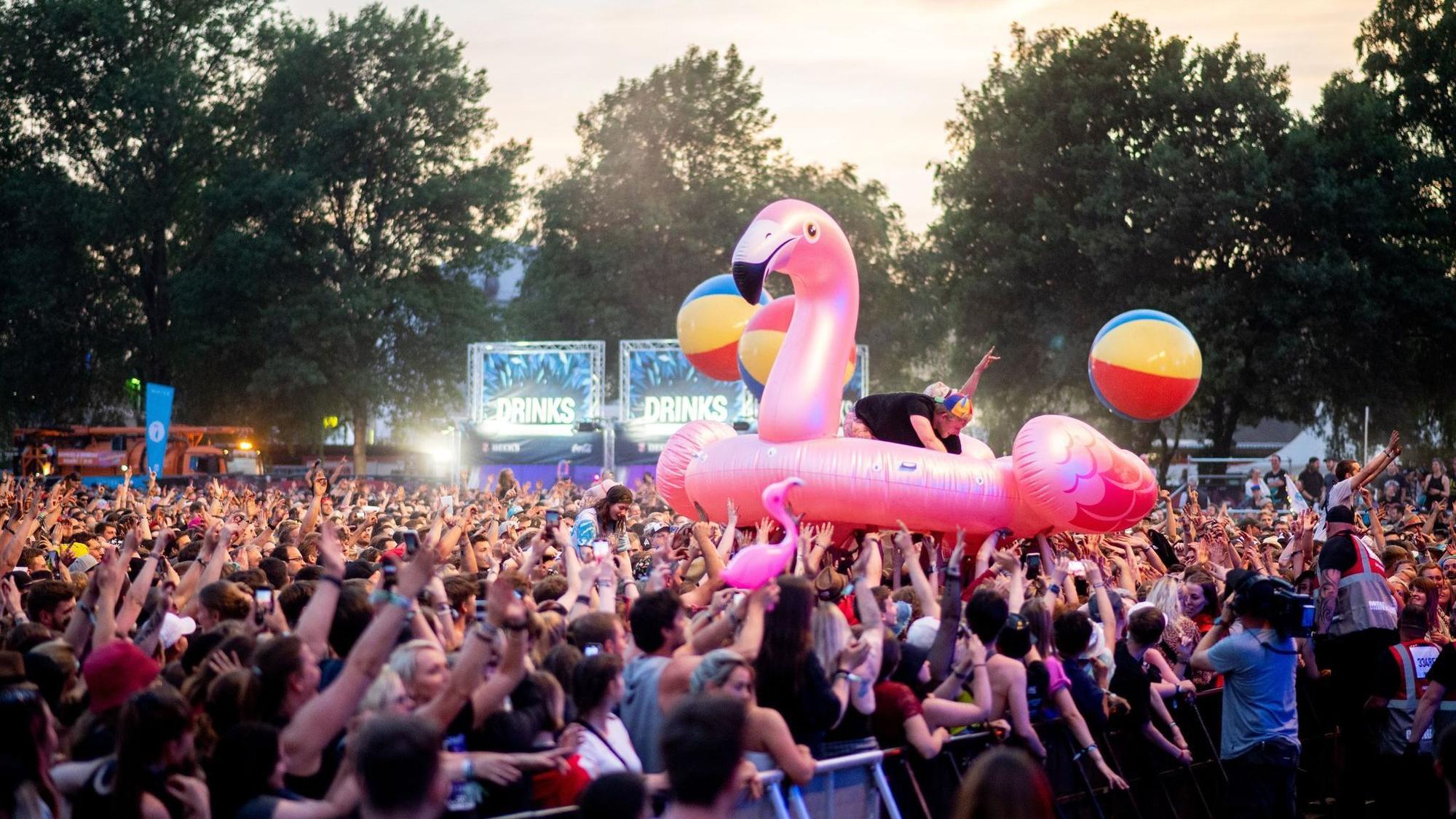 Festivalbesucher feiern beim Hurricane Festival