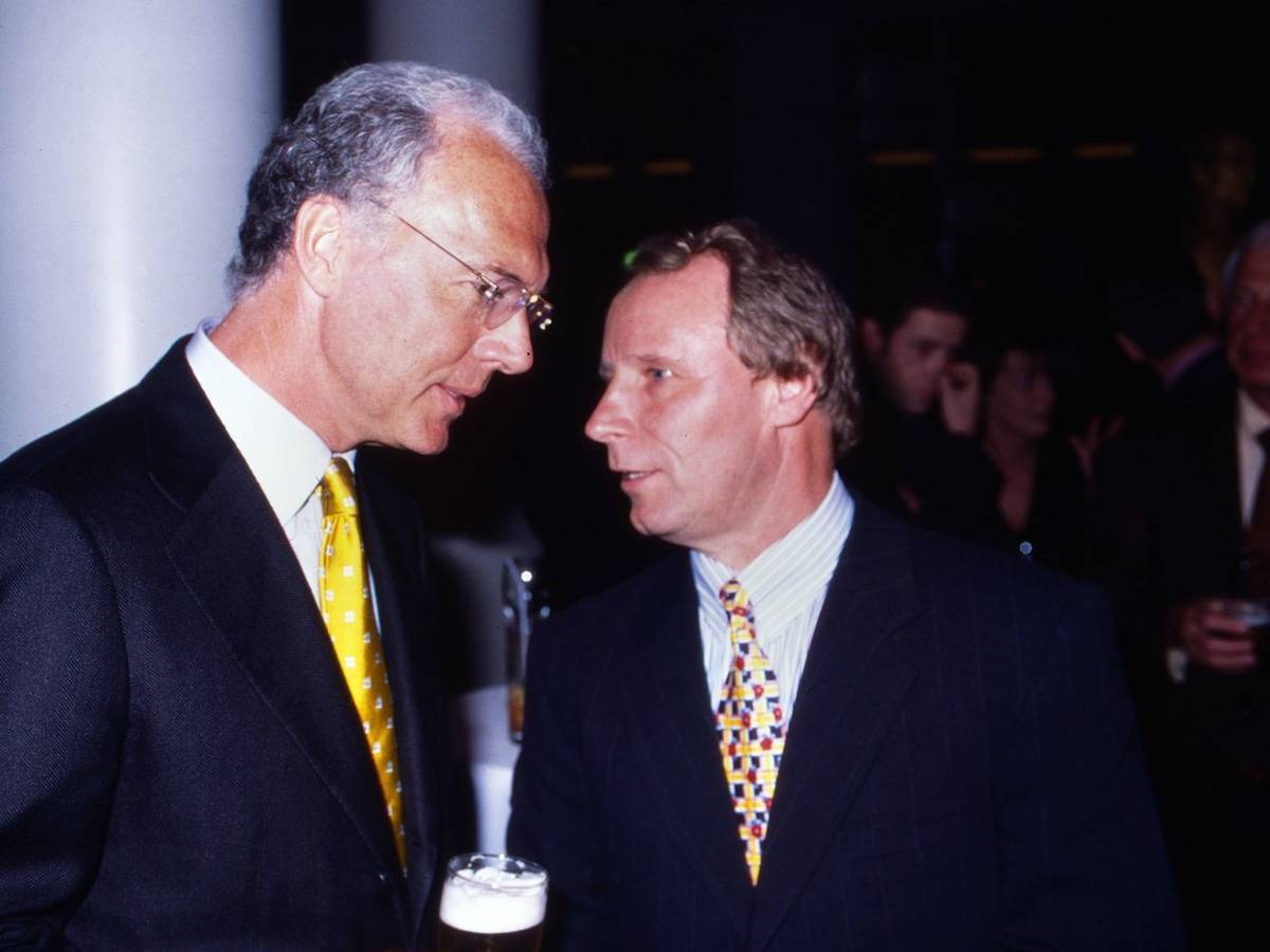 Berti Vogts (rechts) stand als Bundestrainer im Schatten seines Vorgängers, der „Lichtgestalt“ Franz Beckenbauer. (Bild: IMAGO / United Archives)