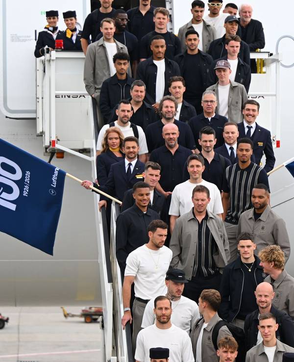 WM-Vorbereitung - Abflug Fußball-Nationalmannschaft