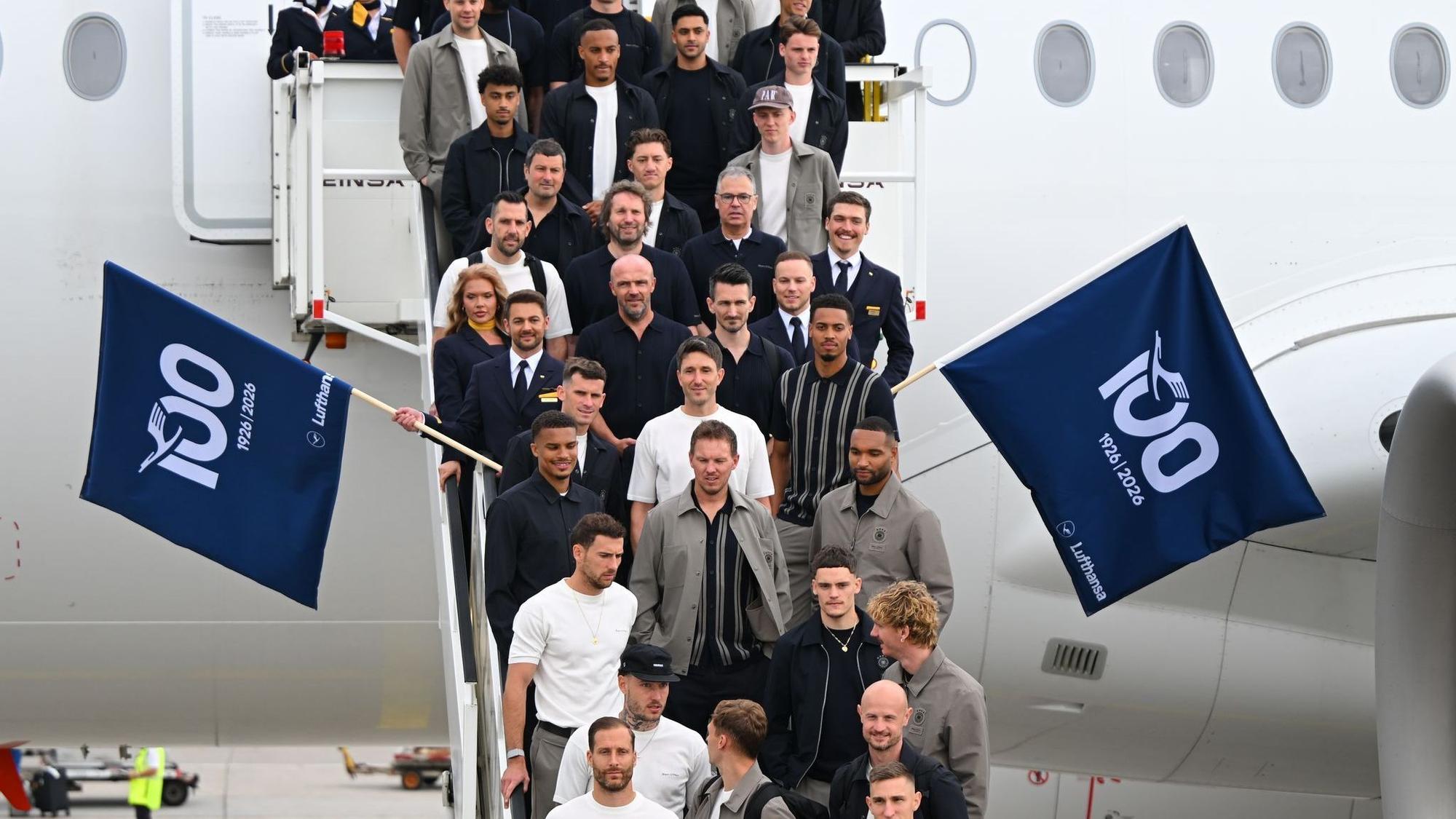 WM-Vorbereitung - Abflug Fußball-Nationalmannschaft