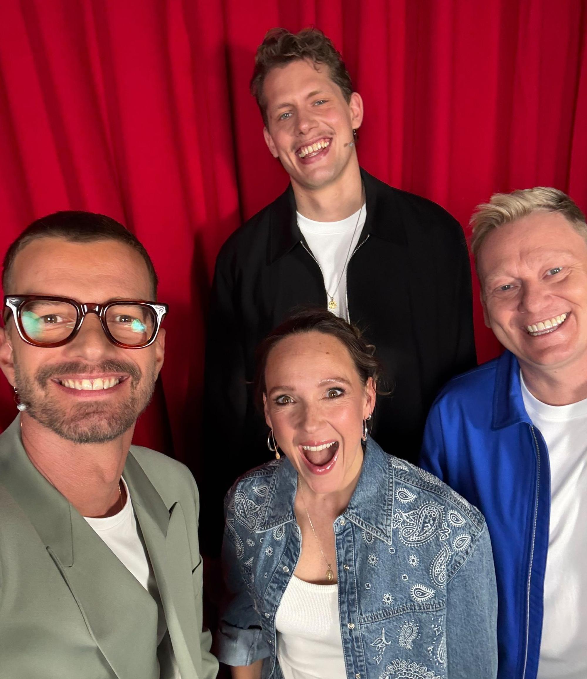 Joko Winterscheidt (links) tritt gegen Moritz Wagner (Mitte), Carolin Kebekus und Jens „Knossi“ Knossalla an. (Bild: Joyn)