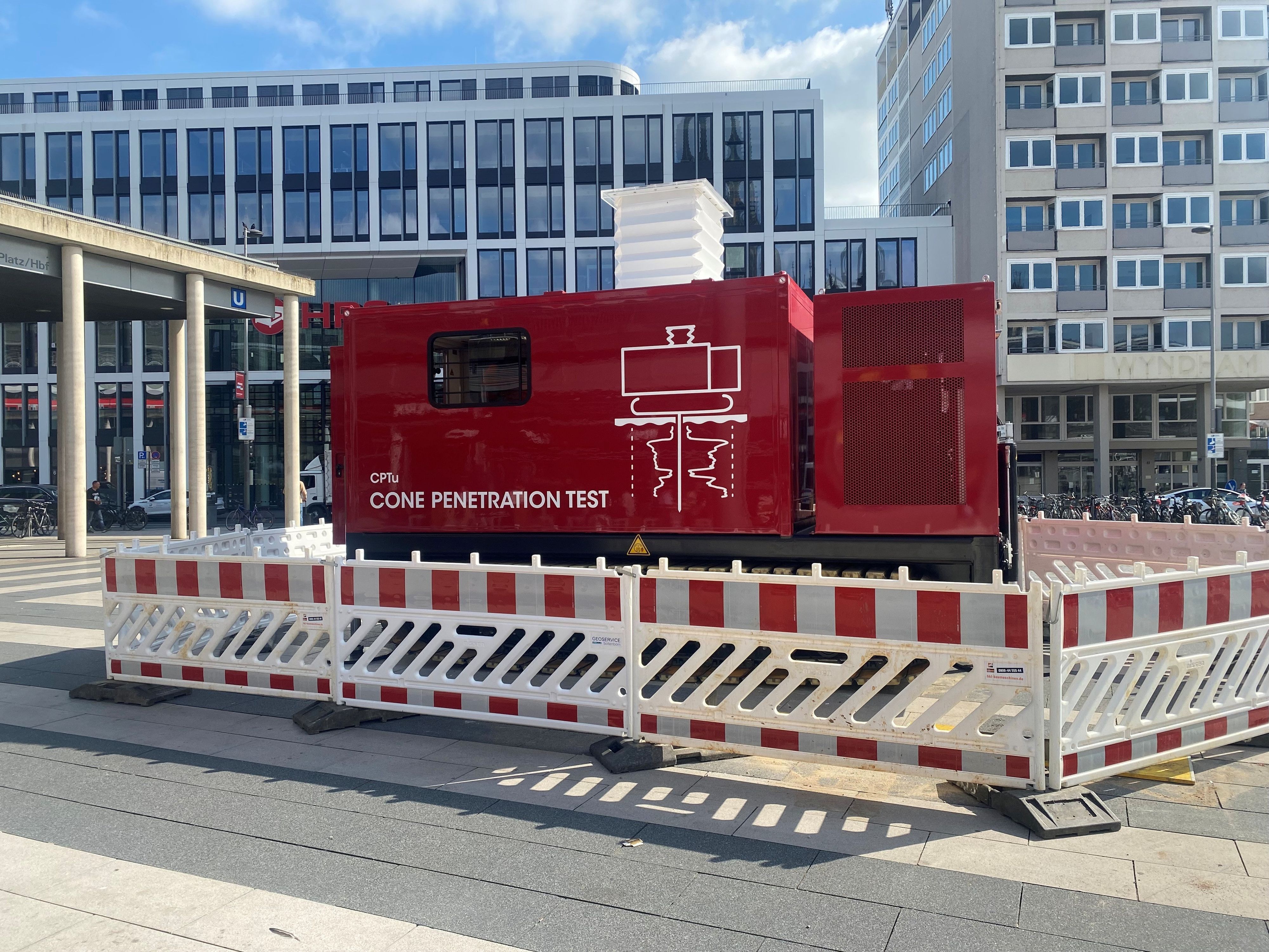Eine Bohrmaschine auf dem Breslauer Platz