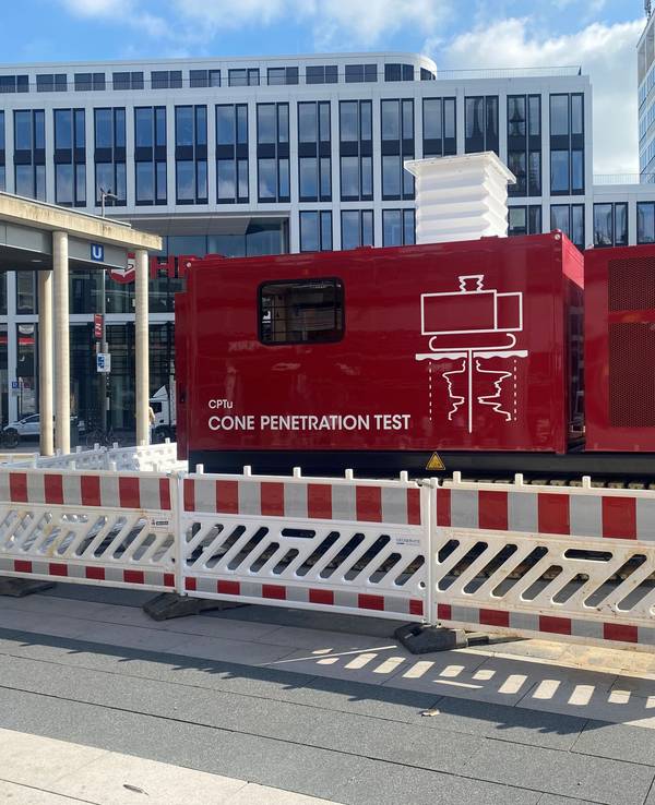 Eine Bohrmaschine auf dem Breslauer Platz