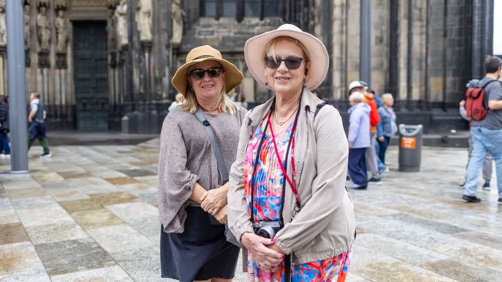 Marg Duncan (r.) und reist mit ihrer Tochter Rosie (l.) durch Deutschland.