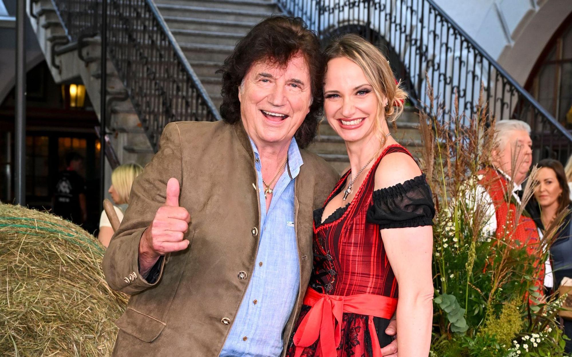 Ein Herz und eine Seele und auch gemeinsam auf der Bühne oder auf den roten Teppich: Olaf Malolepski und seine Tochter Pia, hier beim „HeidiFest 2025“ in München. (Bild: 2025 Getty Images/Hannes Magerstaedt)