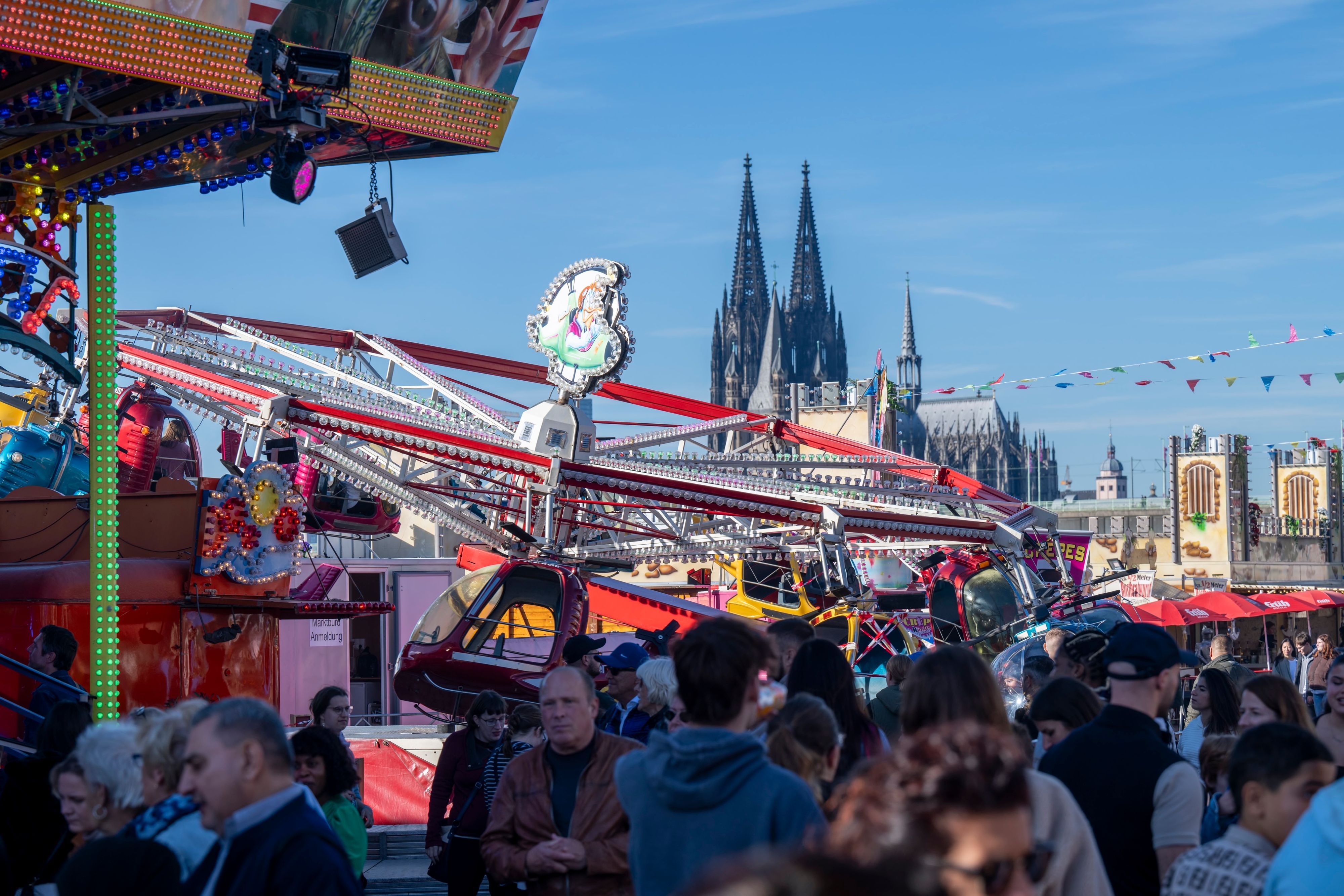 Die Herbstkirmes 2024 in Köln-Deutz. Seither sind schon drei Veranstaltungen wegen des Vergabestreits abgesagt worden.
