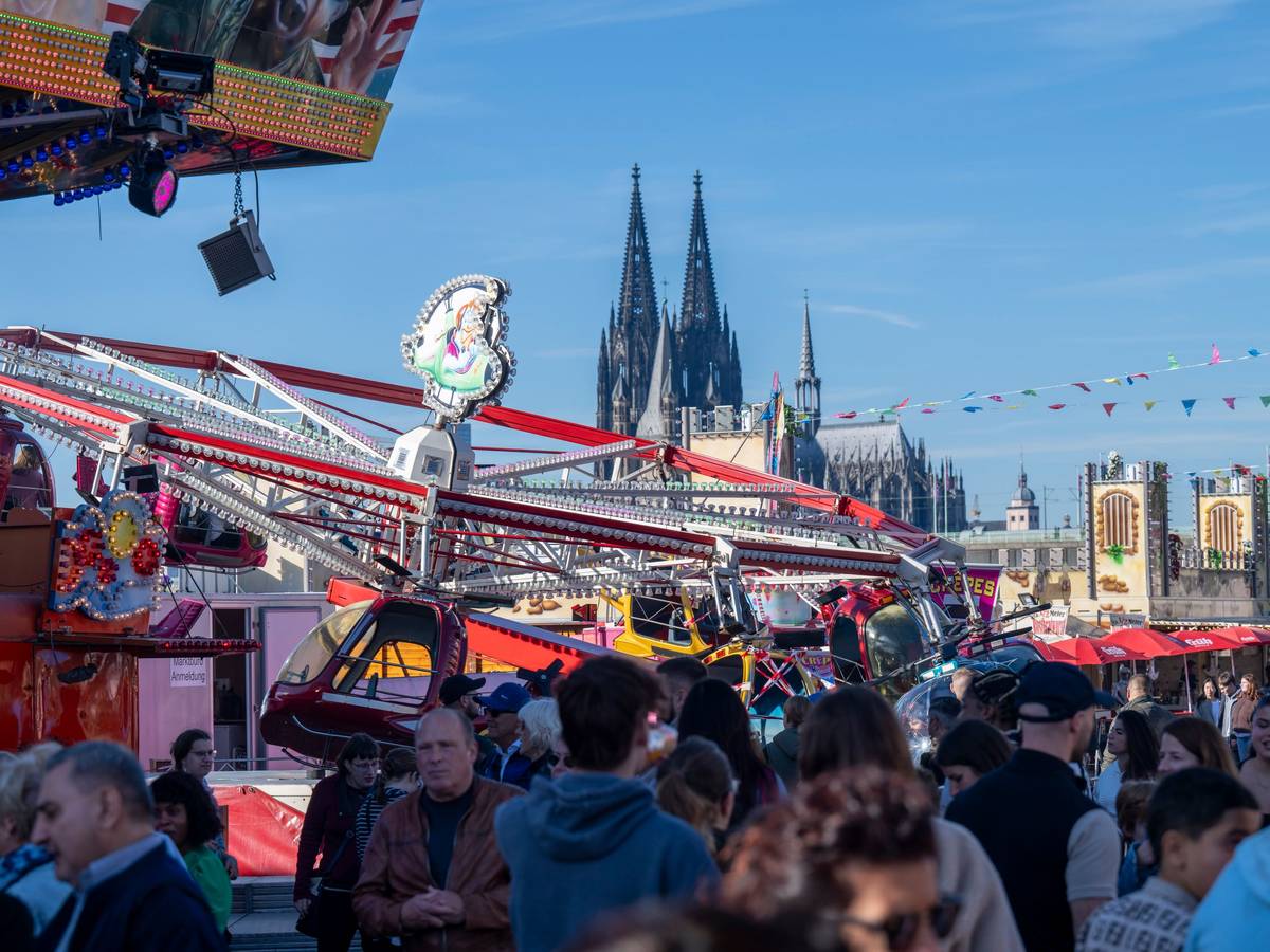Die Herbstkirmes 2024 in Köln-Deutz. Seither sind schon drei Veranstaltungen wegen des Vergabestreits abgesagt worden.