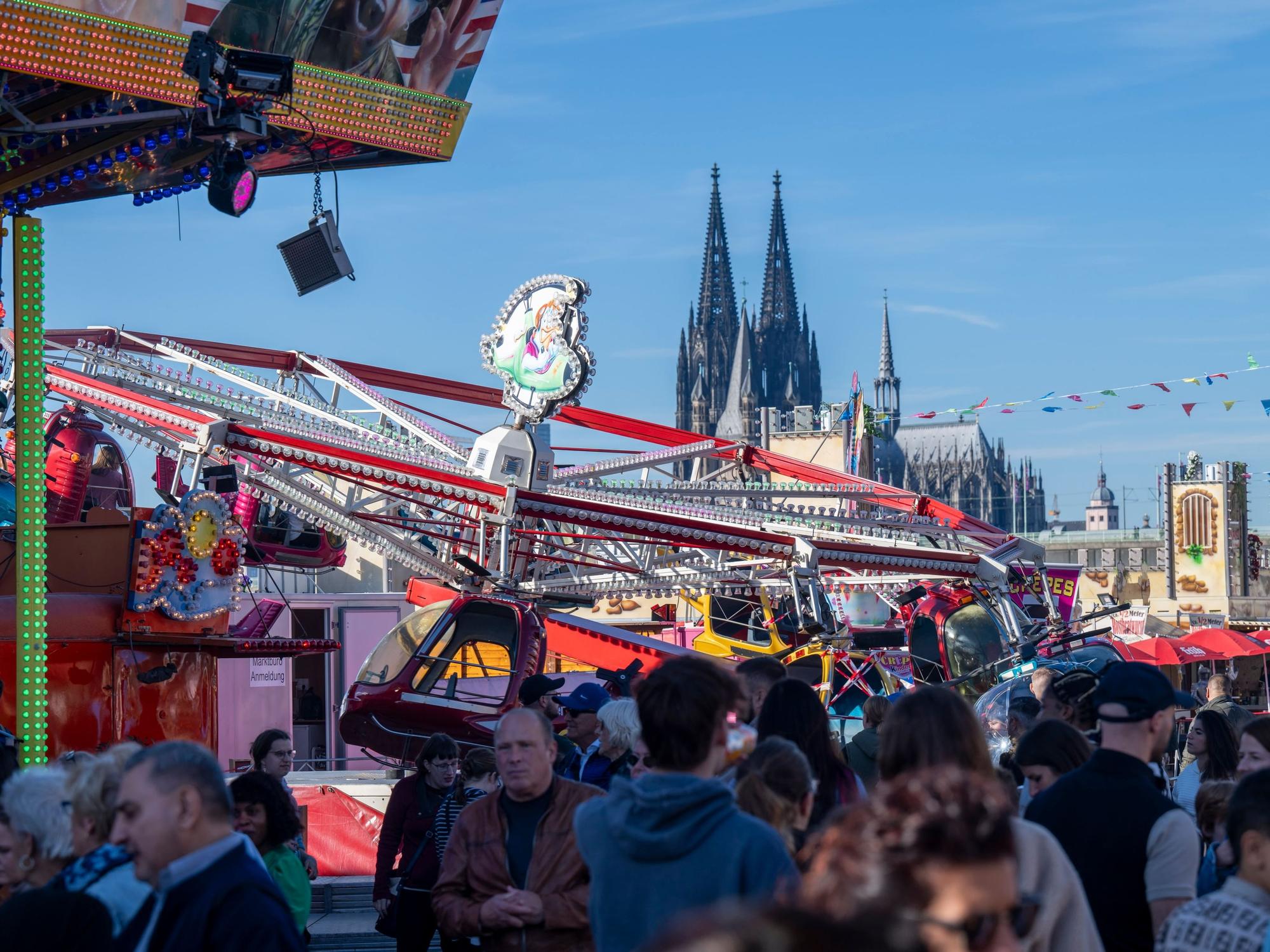 Die Herbstkirmes 2024 in Köln-Deutz. Seither sind schon drei Veranstaltungen wegen des Vergabestreits abgesagt worden.