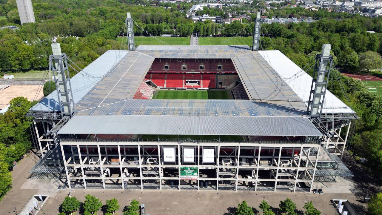 Großübung im Kölner Stadion mit 1200 Menschen