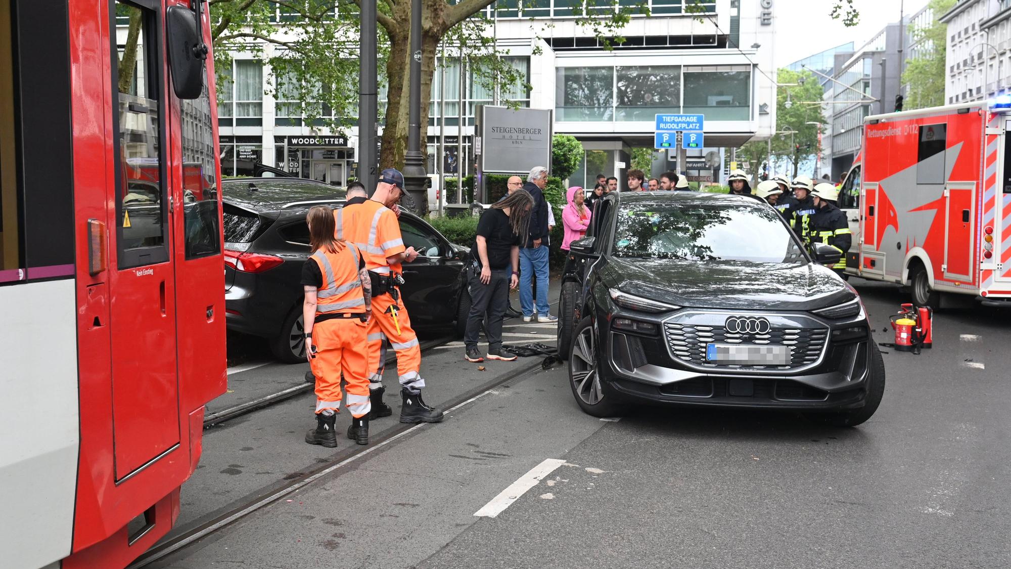Zwei PKW und eine Bahn der KVB sind beteiligt.