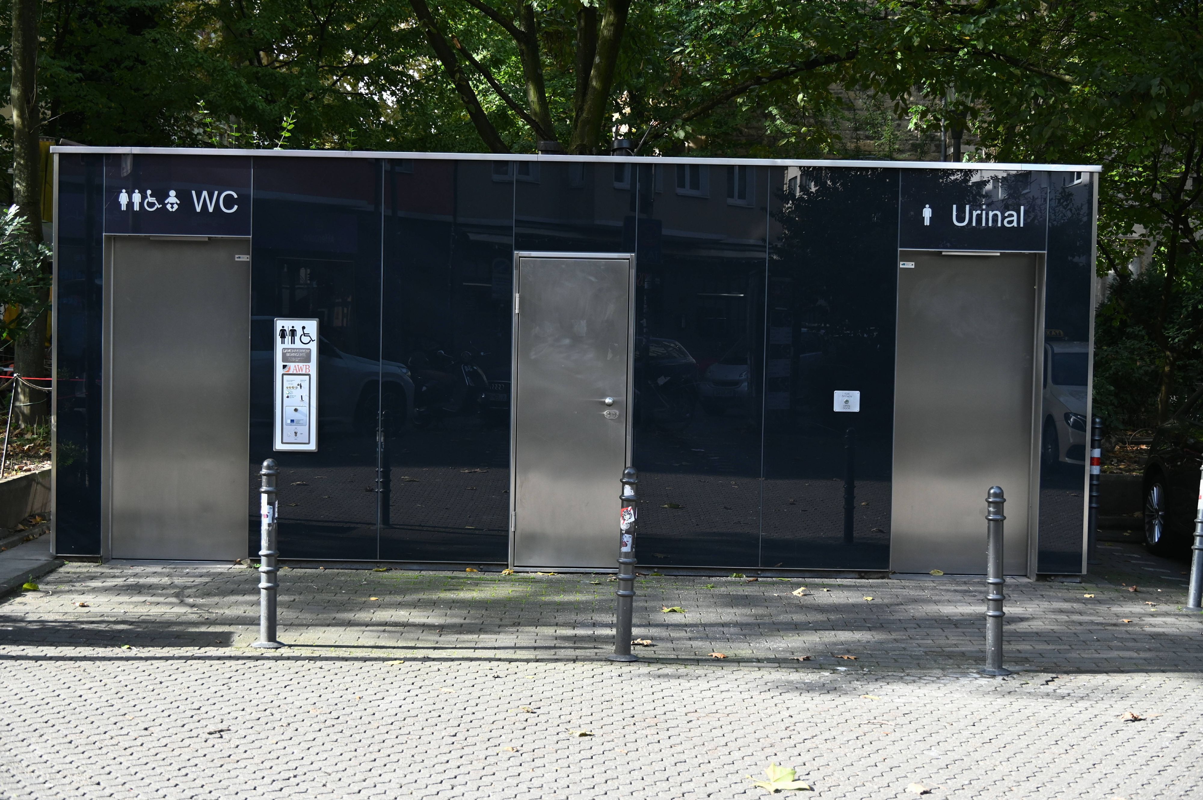 Die öffentliche Toilette am Brüsseler Platz bleibt wegen Vandalismus-Schäden vorerst geschlossen. (Archivfoto)