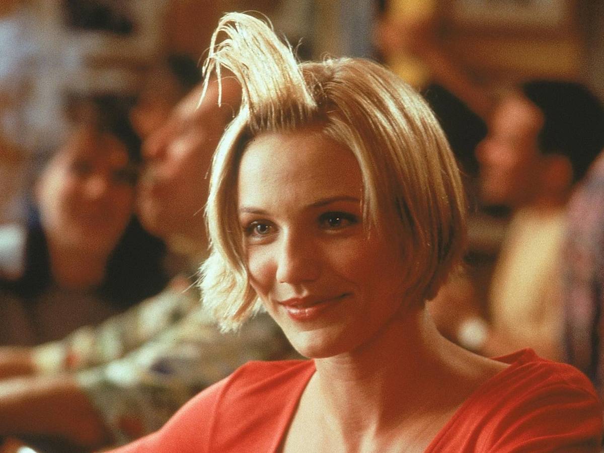 Standfestes Styling: Das Sperma in Marys (Cameron Diaz) Tolle hat einen Vorteil - die Frisur hält, garantiert. (Bild: 1998 Twentieth Century Fox Film Corporation. All rights reserved.)