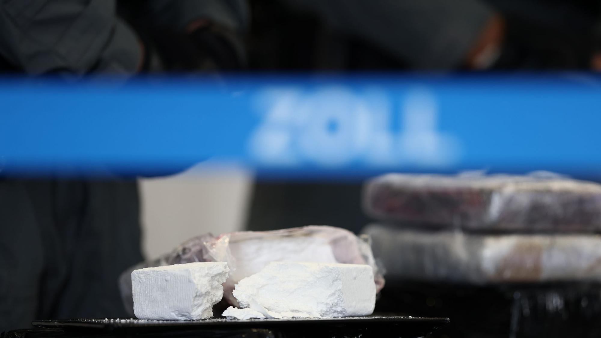 Zoll stellt Kokain im Tonnenbereich sicher