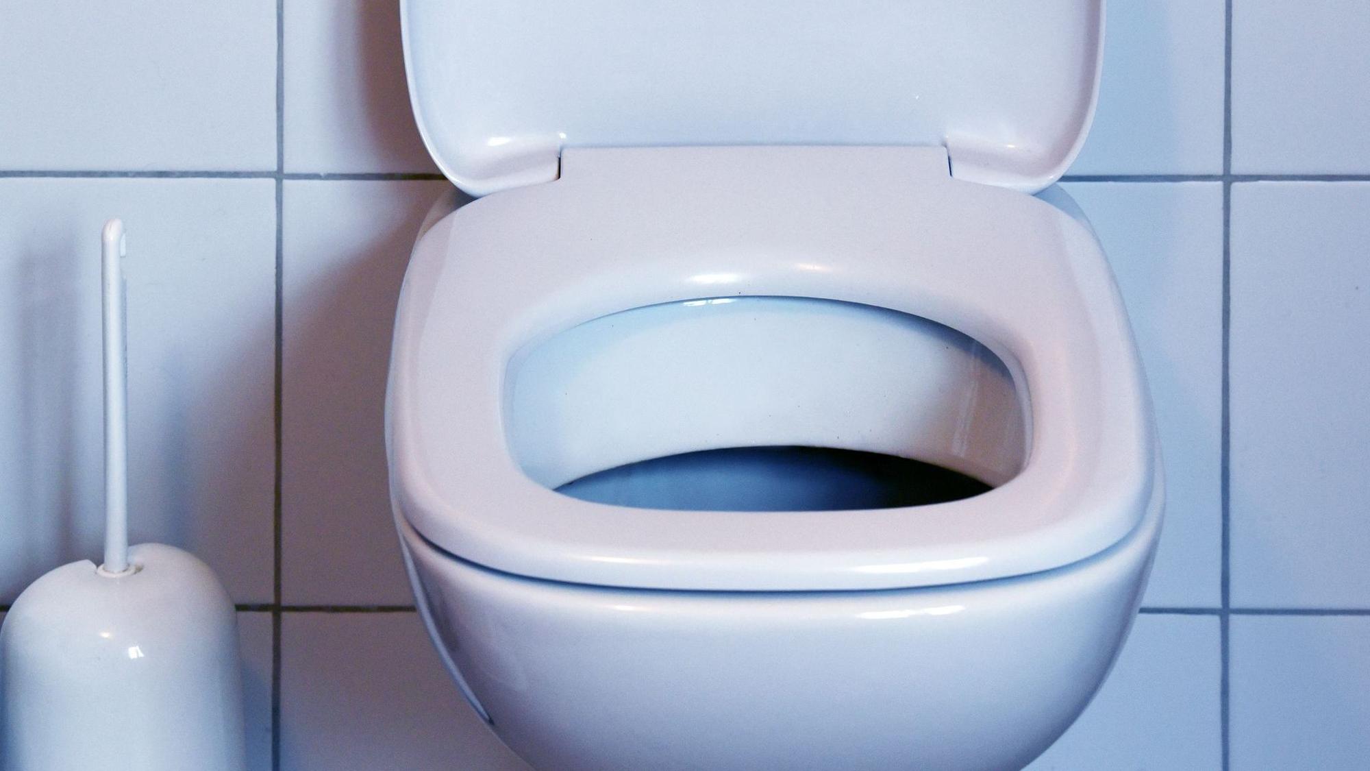 Toilettenschüssel