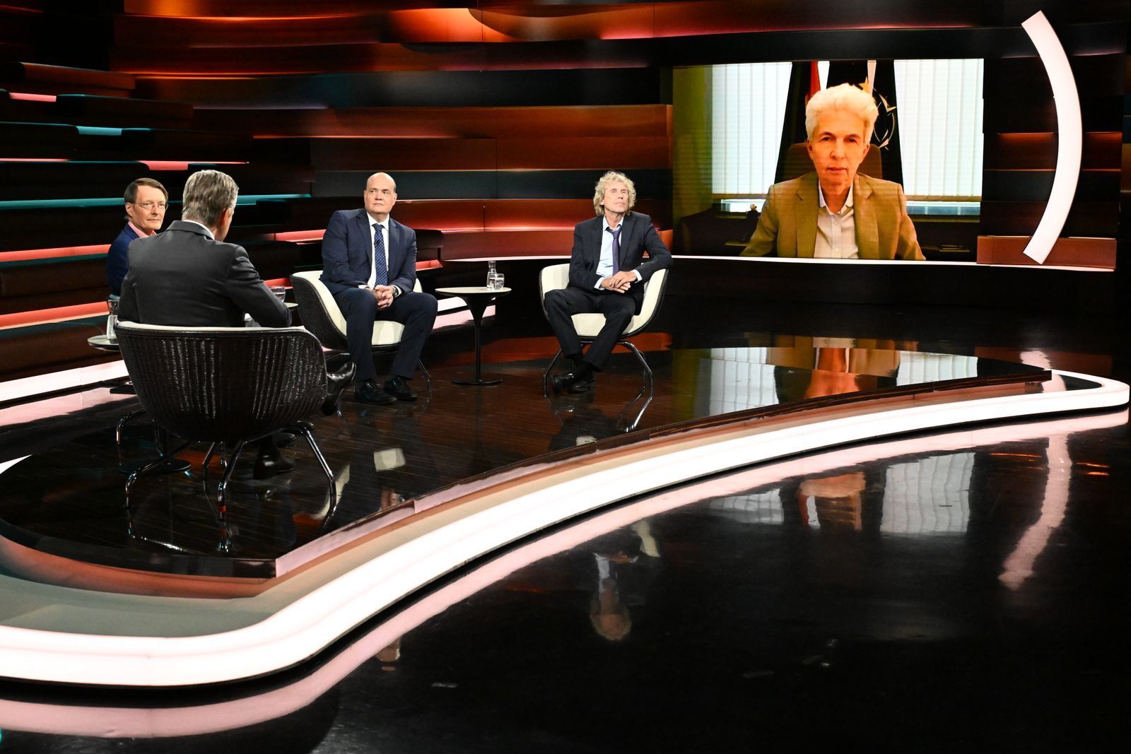 FDP-Politikerin Marie-Agnes Strack-Zimmermann platzte bei „Markus Lanz“ der Kragen, als es um ihre überraschende Kandidatur beim FDP-Parteitag ging. (Bild: ZDF / Markus Hertrich)