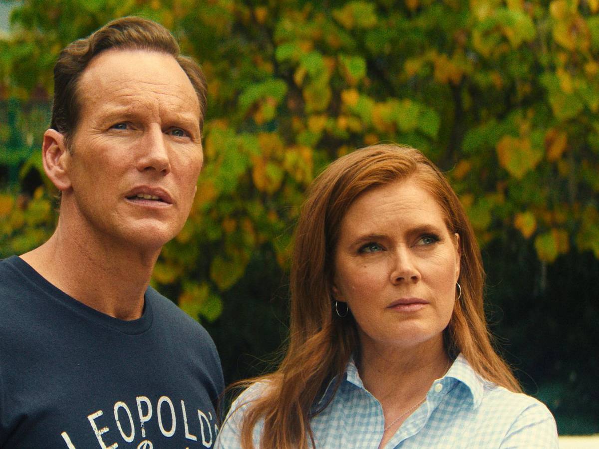 Das erfolgreiche Anwaltspaar Anna (Amy Adams) und Tom Bowden (Patrick Wilson) wird von der Vergangenheit eingeholt. Anna verteidigte einen mutmaßlich brutalen Mörder, Tom war der Staatsanwalt des Prozesses. Nun ist der Mann wieder frei und tut bedrohliche Dinge. Die Apple-Serie „Kap der Angst“ ist bereits die dritte Filmadaption des Stoffes. (Bild: Apple TV)