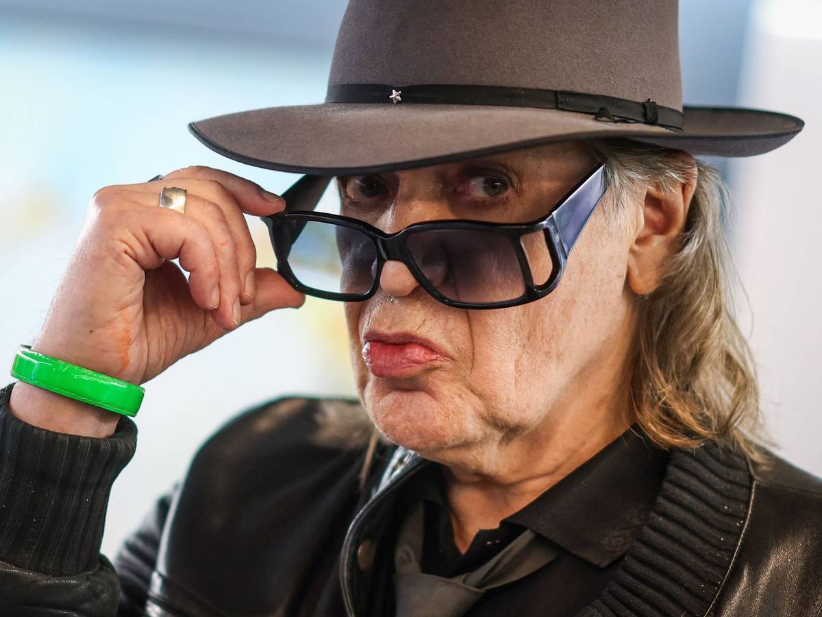 Udo Lindenberg bei einer Geburtstags-Kunstausstellung