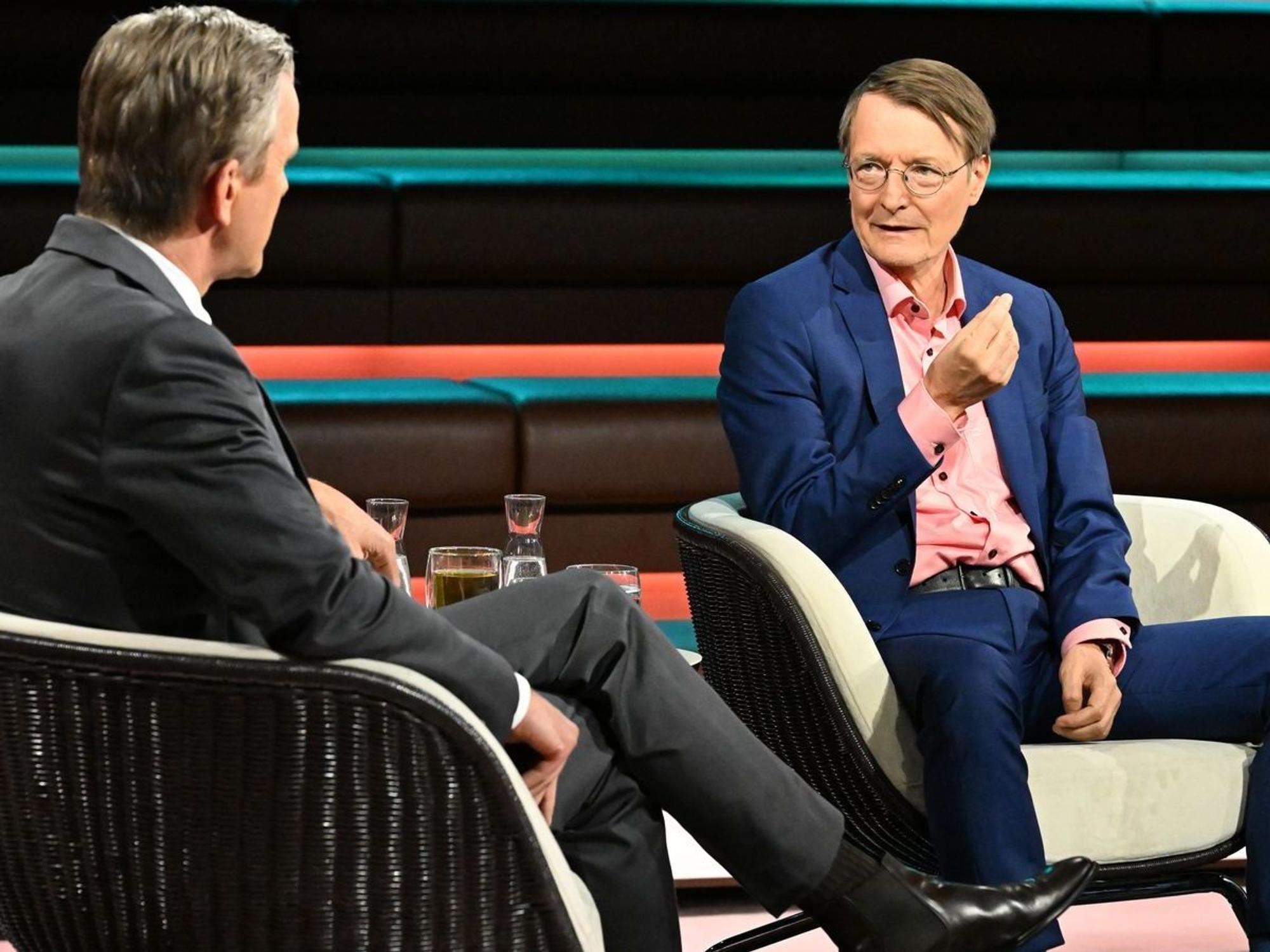 SPD-Politiker Karl Lauterbach verglich das Verhalten von Strack-Zimmermann mit dem Auftreten von Ex-FDP-Chef Christian Lindner. (Bild: ZDF / Markus Hertrich)