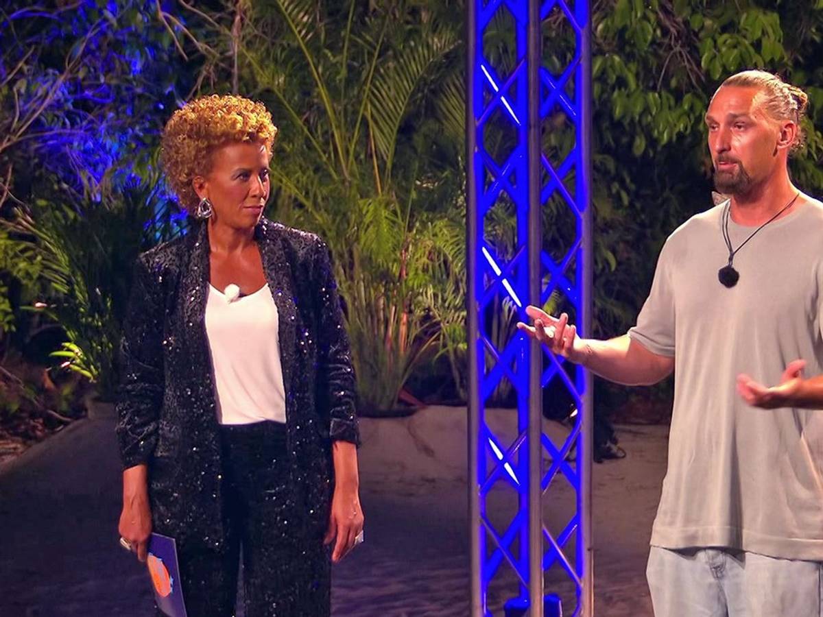 Da staunte sogar Moderatorin Arabella Kiesbauer: Sandy empfahl den Allstars zum Abschied: „Wenn die Seele und der Kopf nicht mehr ganz funktioniert - war bei mir auch mal so - sollte man nen Therapeuten aufsuchen.“ (Bild: RTLZWEI)
