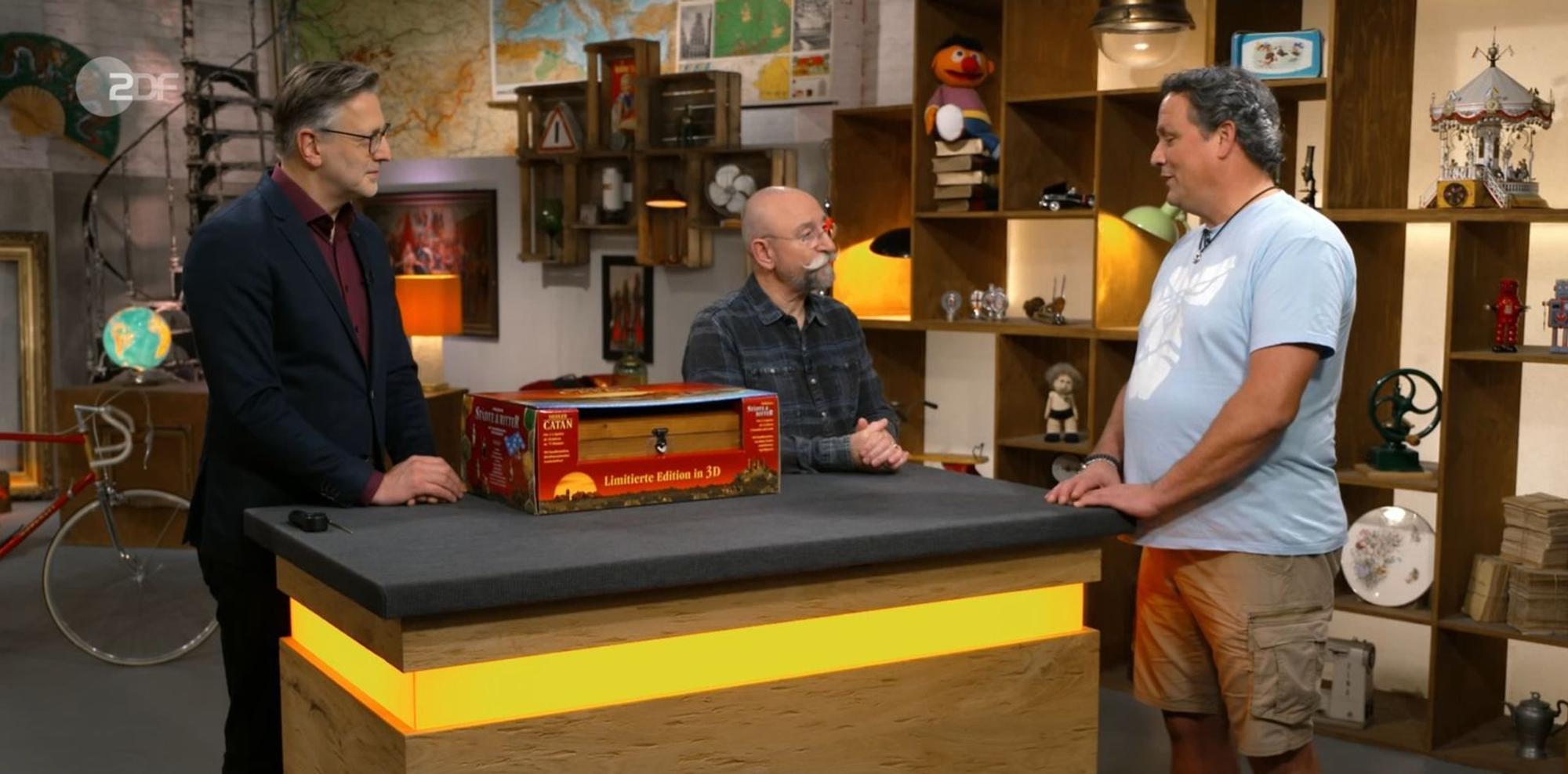 Verkäufer Oli (rechts) hatte das Kosmos-Spiel 2006 für 250 Euro erworben. (Bild: ZDF)