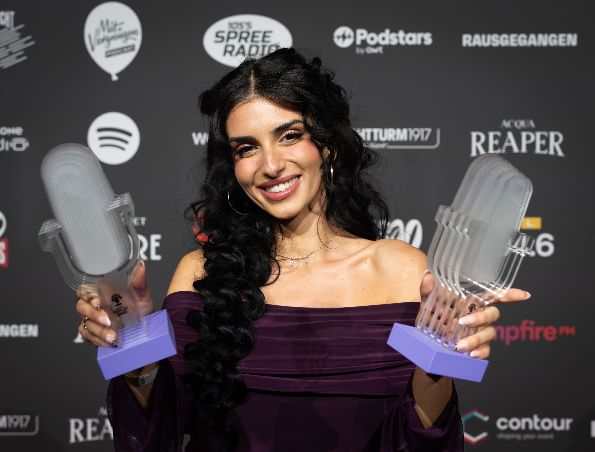 «Take Me Späti»-Moderatorin Sara Arslan sahnte beim Deutschen Podcast Award ab.