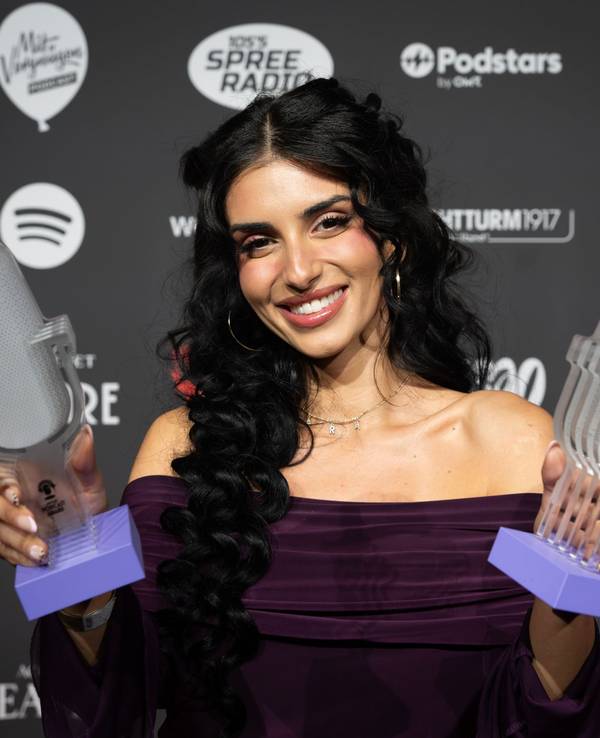 «Take Me Späti»-Moderatorin Sara Arslan sahnte beim Deutschen Podcast Award ab.