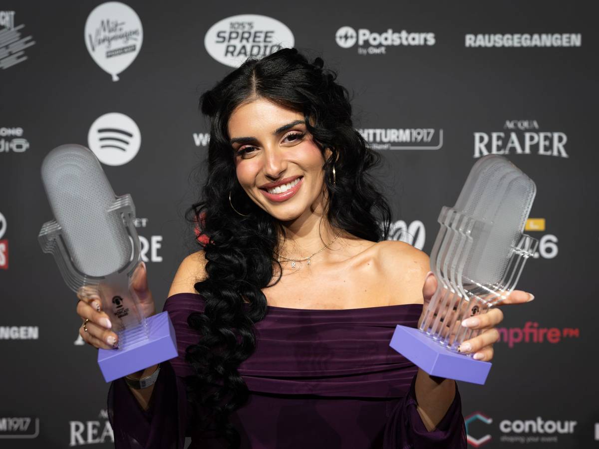 «Take Me Späti»-Moderatorin Sara Arslan sahnte beim Deutschen Podcast Award ab.