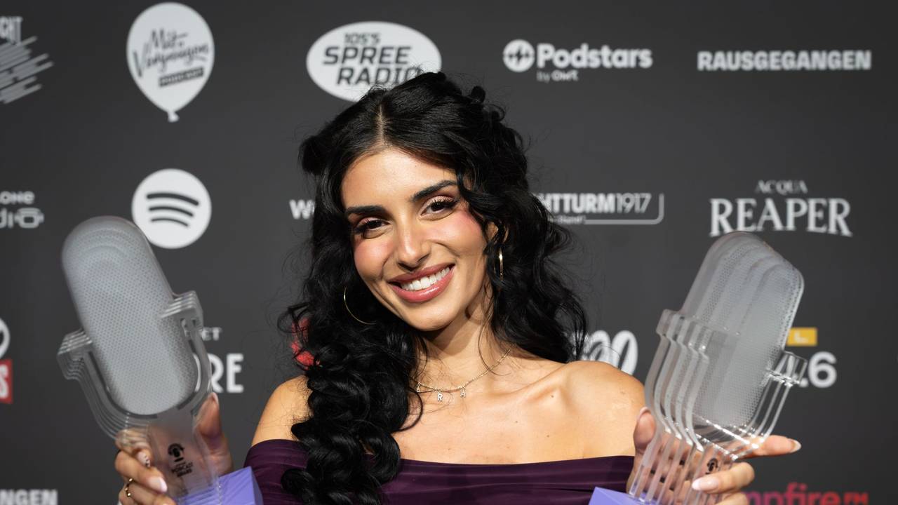 «Take Me Späti»-Moderatorin Sara Arslan sahnte beim Deutschen Podcast Award ab.