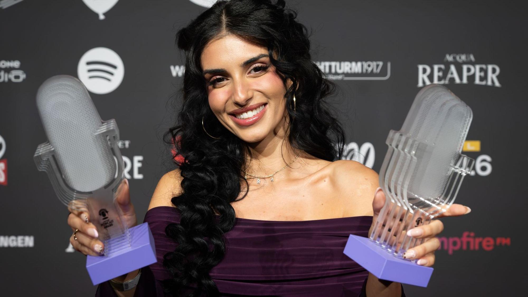 «Take Me Späti»-Moderatorin Sara Arslan sahnte beim Deutschen Podcast Award ab.