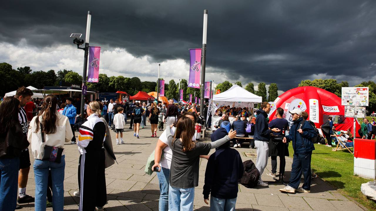 Come-Together-Cup auf den Vorwiesen des Rhein-Energie-Stadions.
