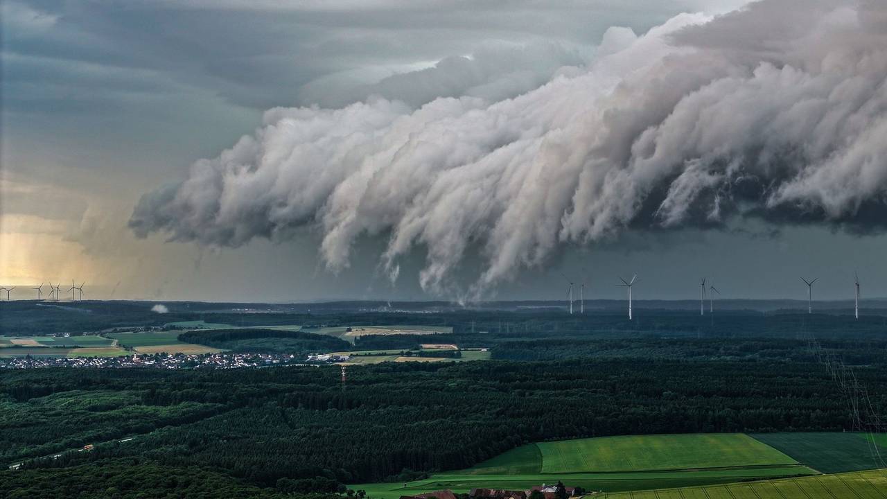 Gewitterfront über Baden-Württemberg
