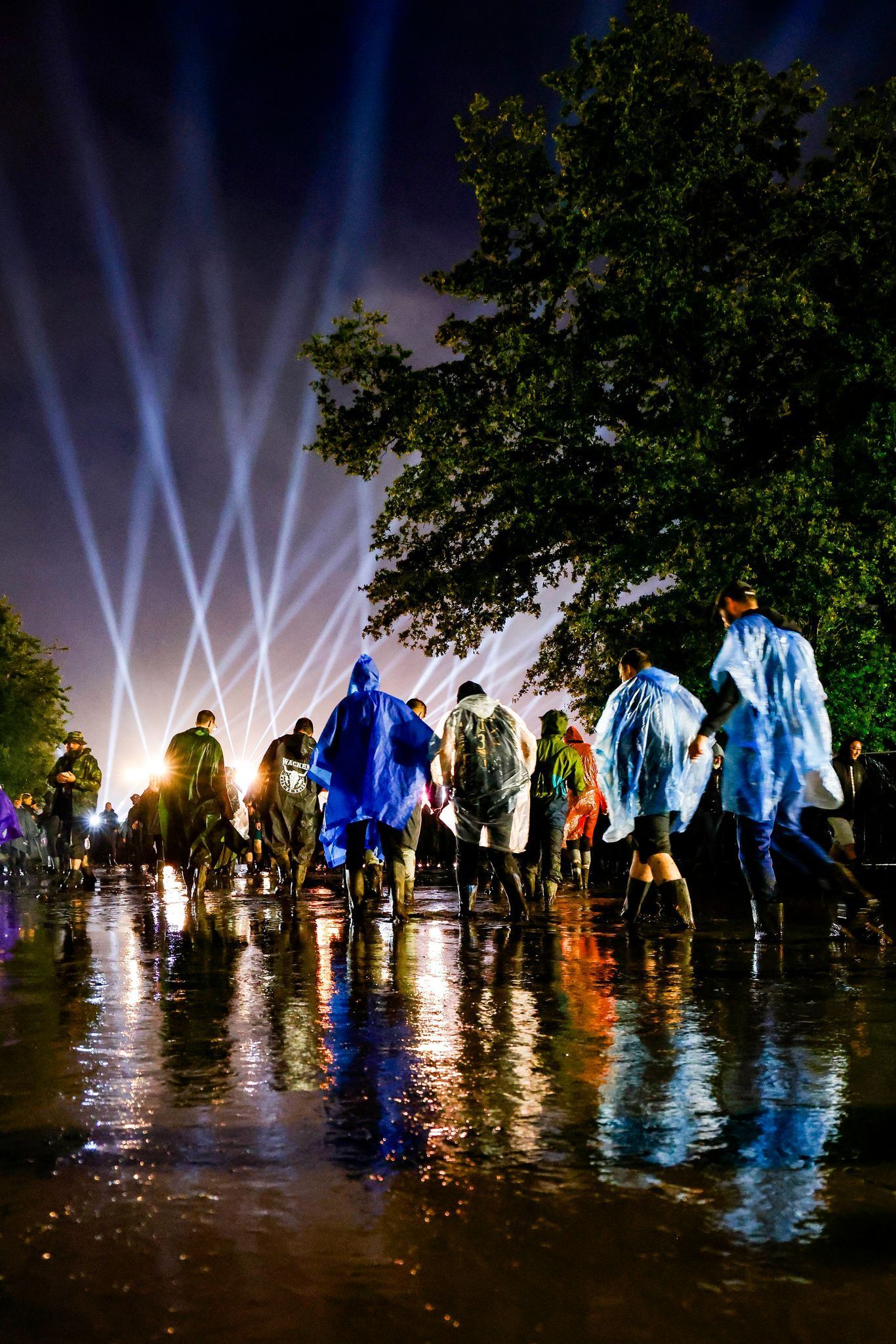 Festivalbesucher bei Regen beim Wacken Open Air