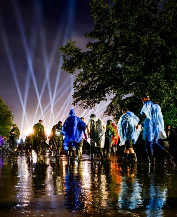 Festivalbesucher bei Regen beim Wacken Open Air