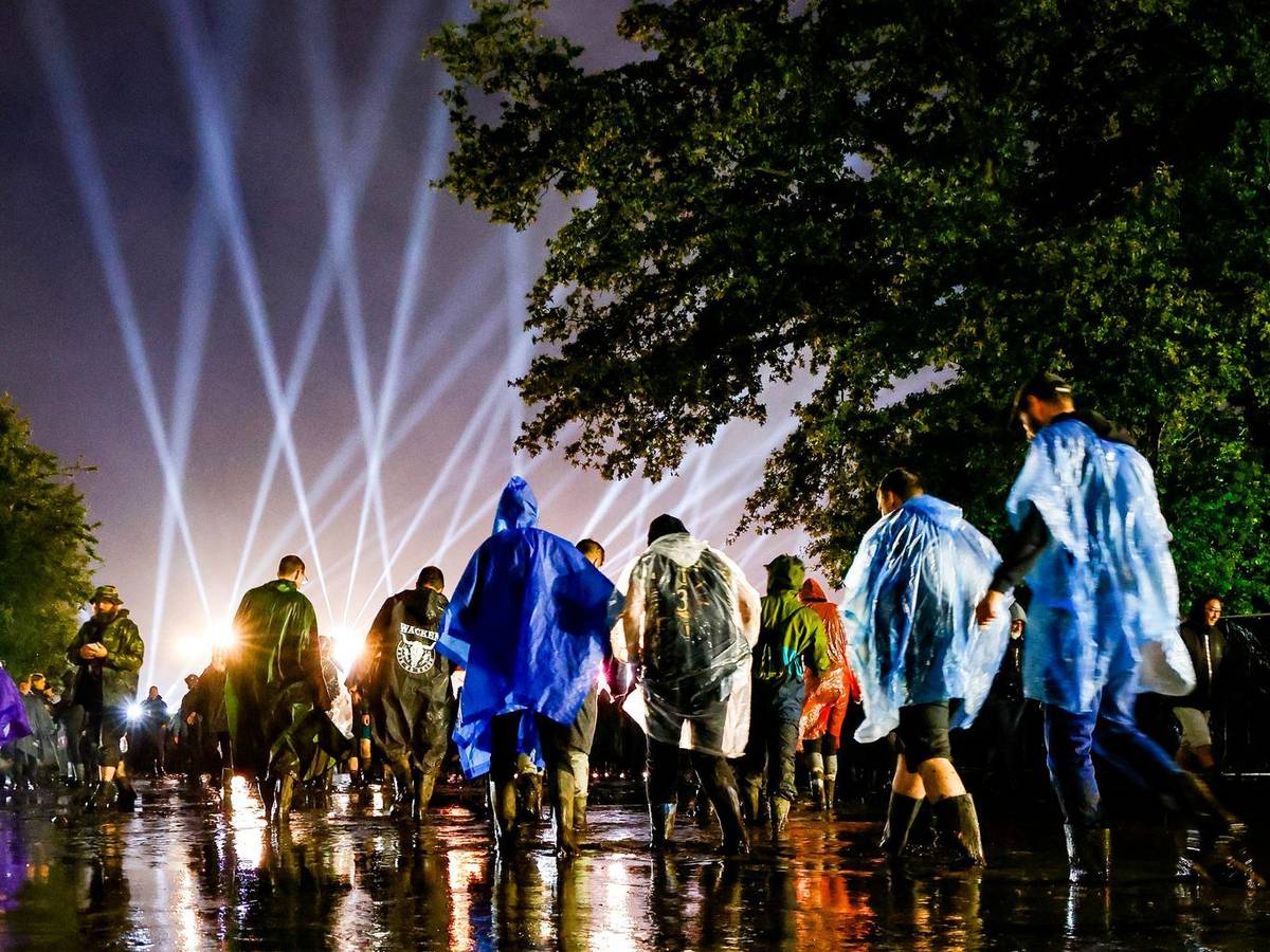 Festivalbesucher bei Regen beim Wacken Open Air