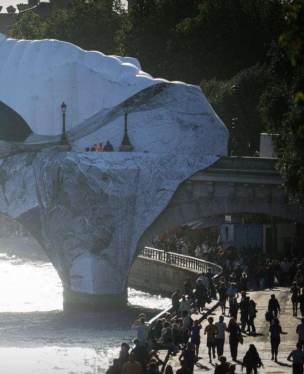 Kunstinstalation «Die Höhle der Pont Neuf» beschädigt
