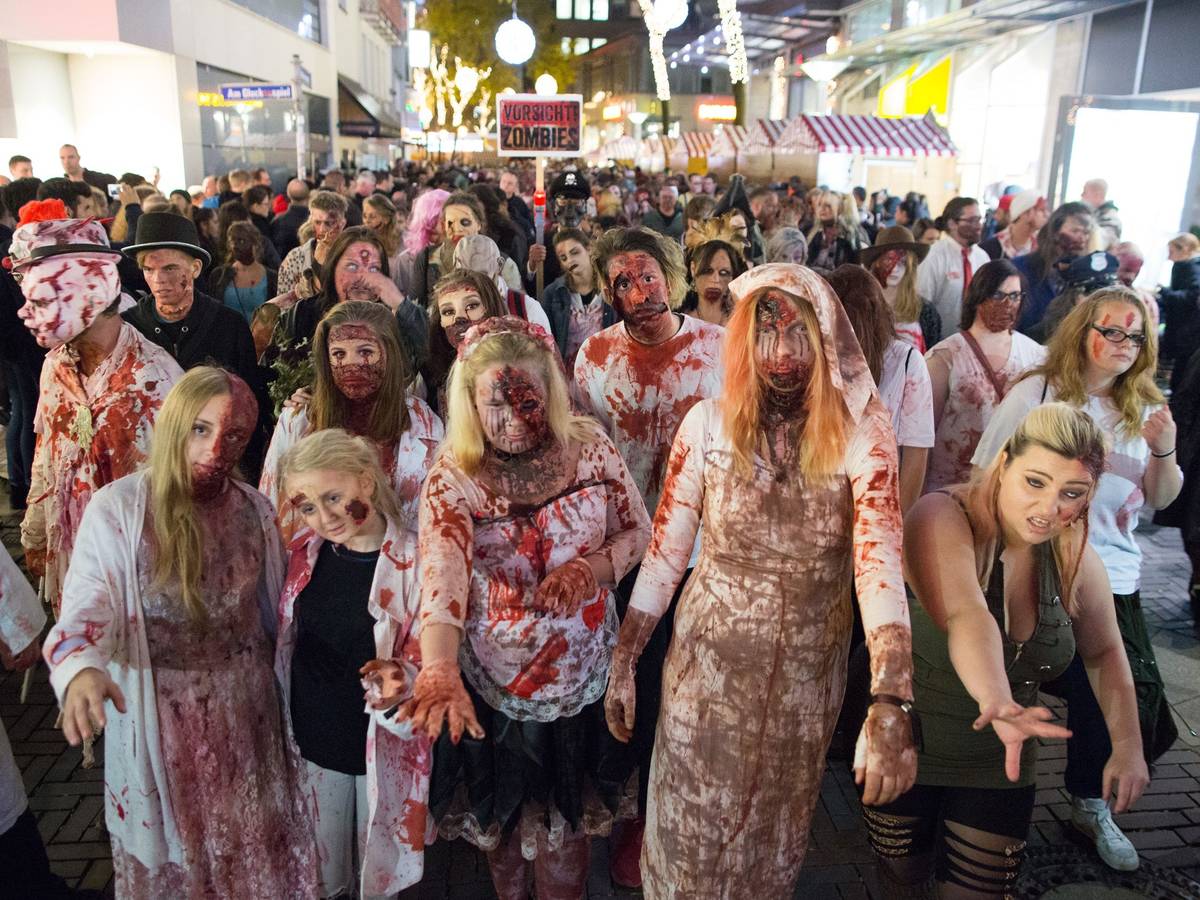 Zombie-Walk in der Essener City (Archivbild): Wo wäre es bei einer Zombie-Apokalypse am sichersten?