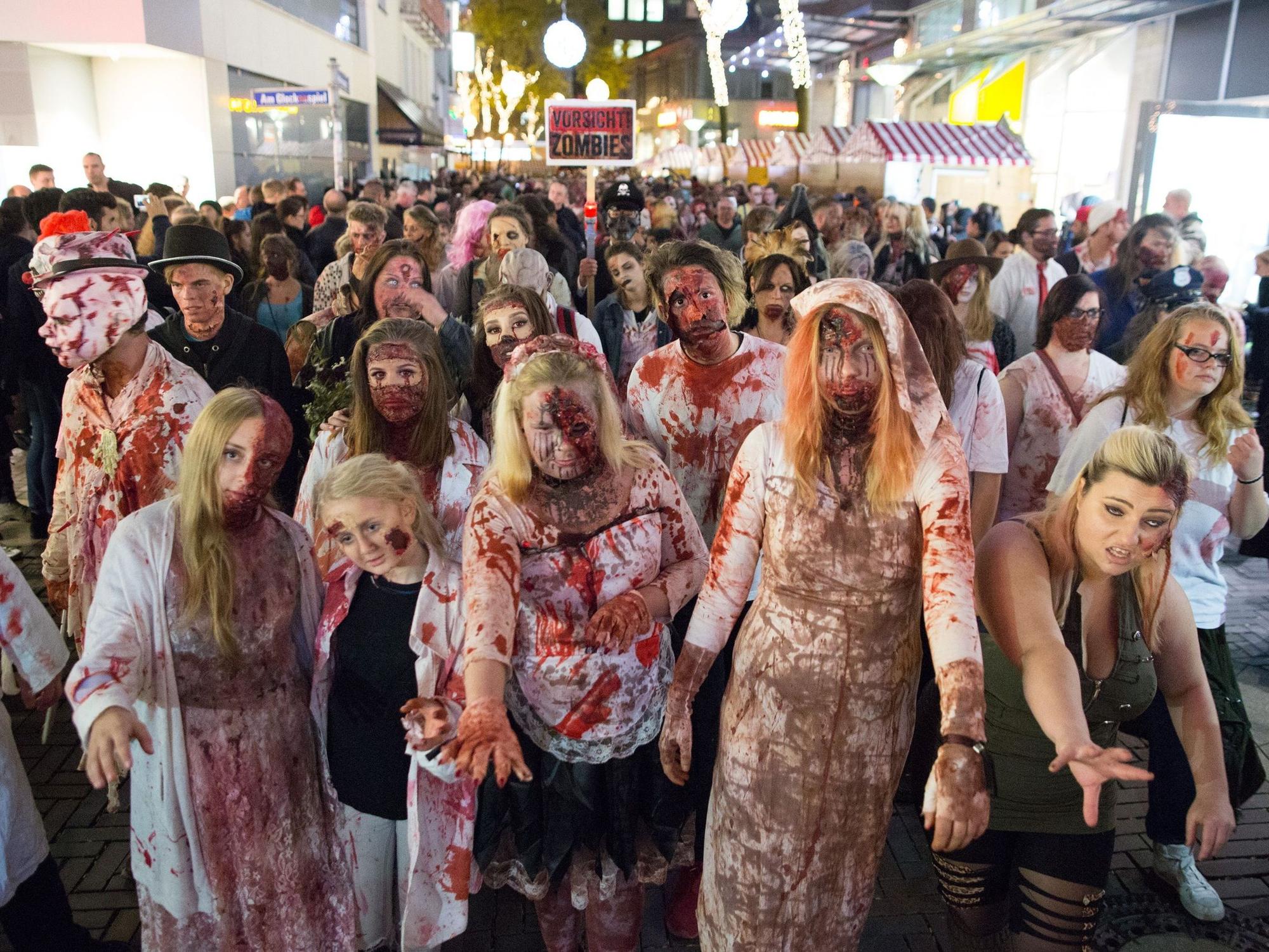 Zombie-Walk in der Essener City (Archivbild): Wo wäre es bei einer Zombie-Apokalypse am sichersten?