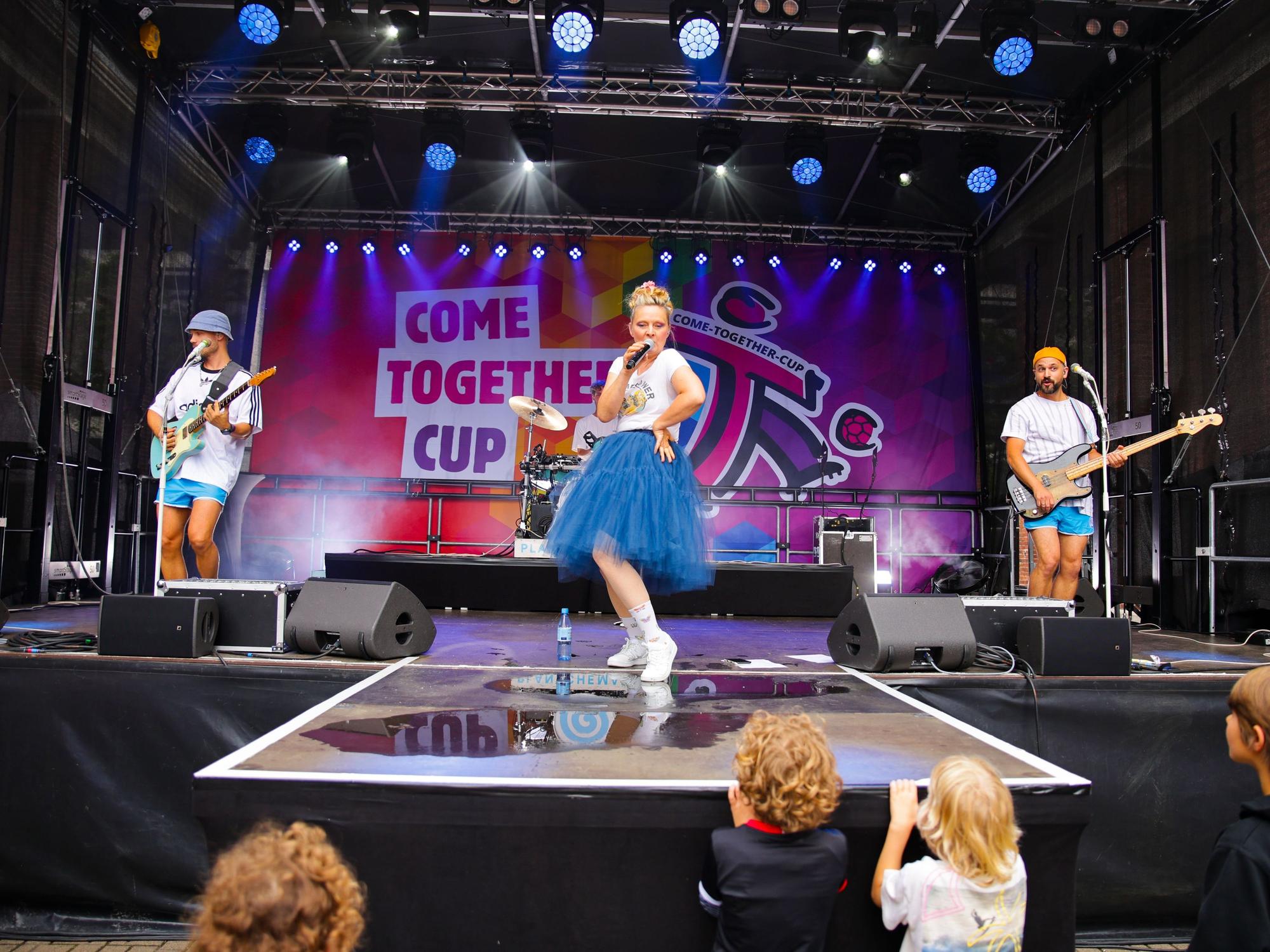 Kinderkonzert von Planschemalöör beim Come-Together-Cup.