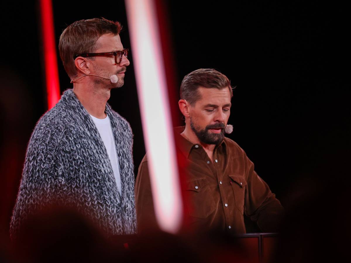 Joko Winterscheidt und Klaas Heufer-Umlauf auf der Bühne.