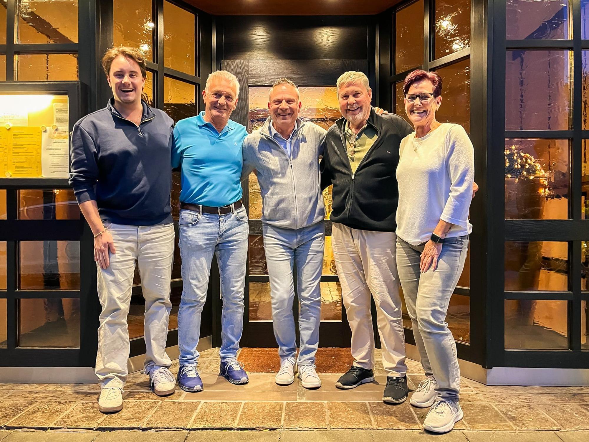 Gruppenbild vom Vorstand des Stammtischs Kölner Karnevalisten.