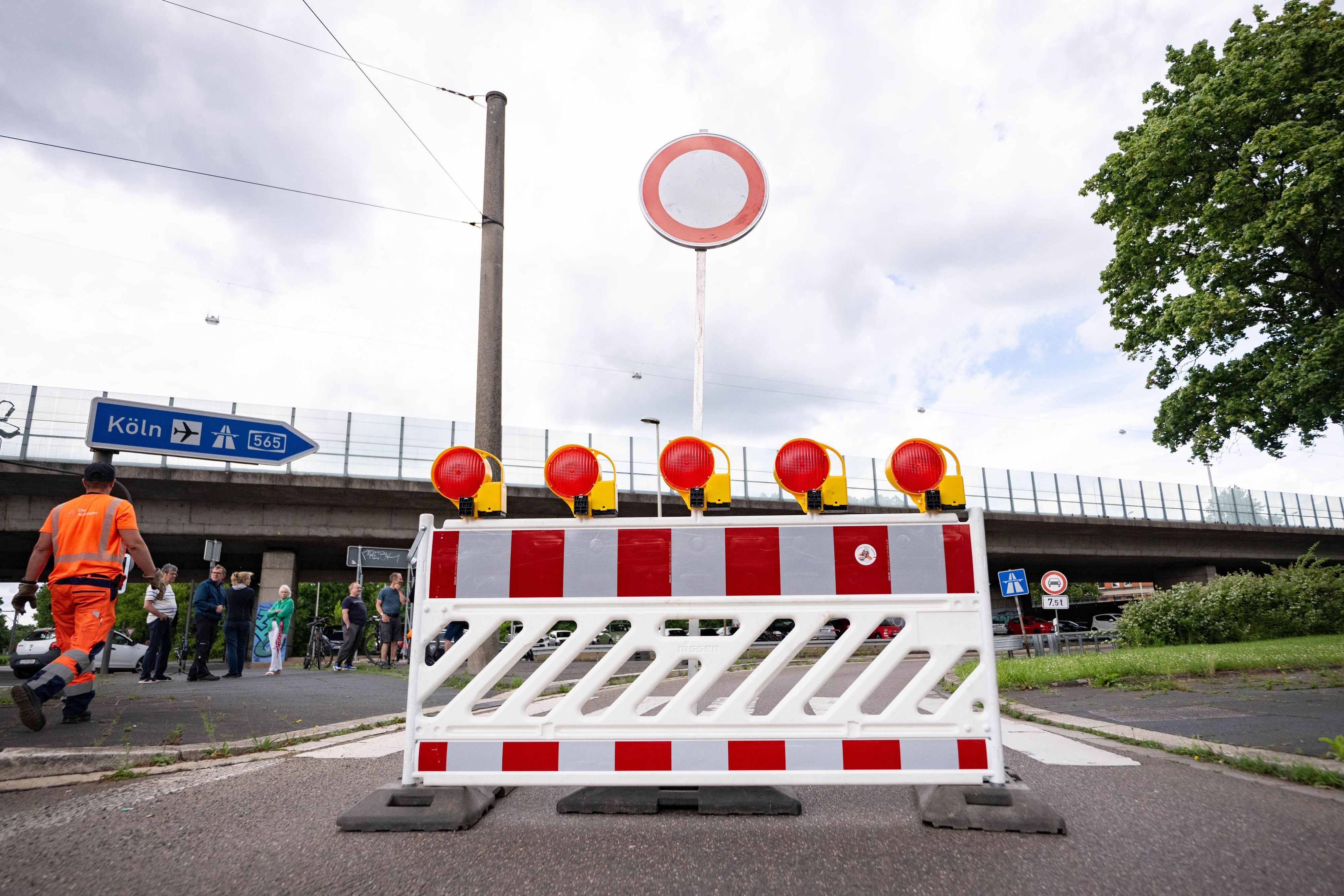 Die Bonner Nordbrücke ist gesperrt worden.